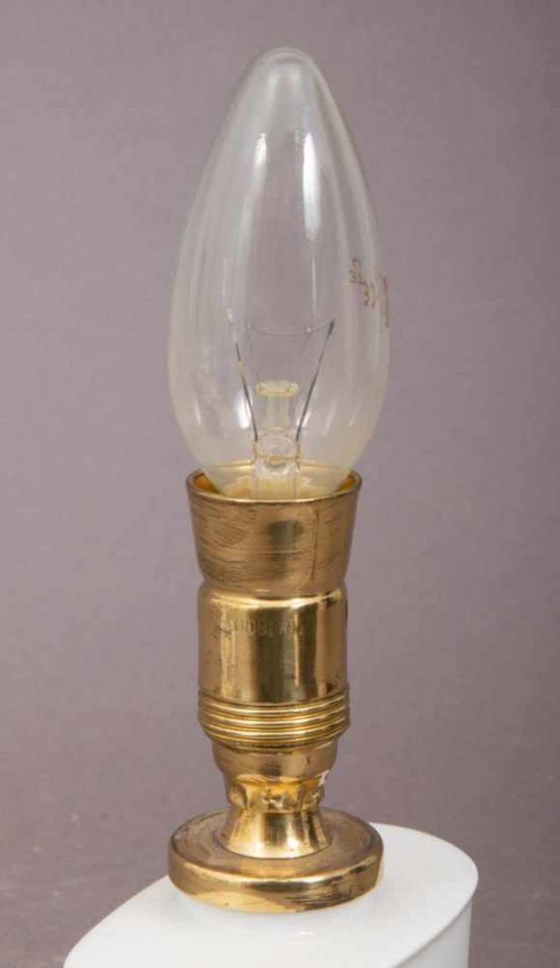 Tischlampe der KPM-Berlin, flacher, ovaler Korpus, Weißporzellan, frontal mit Bisquitrelief, - Image 7 of 7