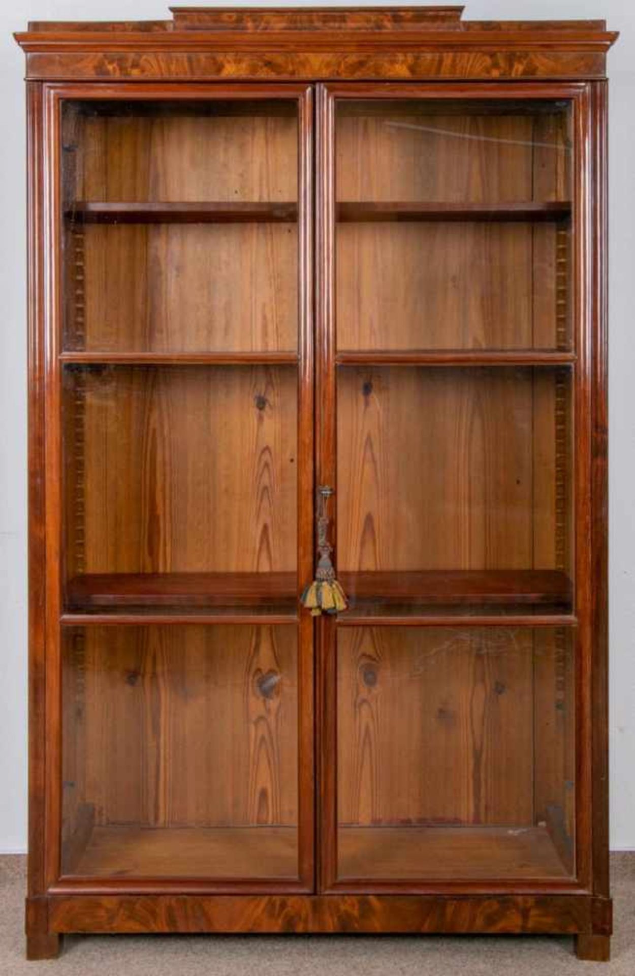 Eleganter Bücherschrank/Vitrine. Norddeutsches Spätbiedermeier um 1840/50. Zweitüriger, voll