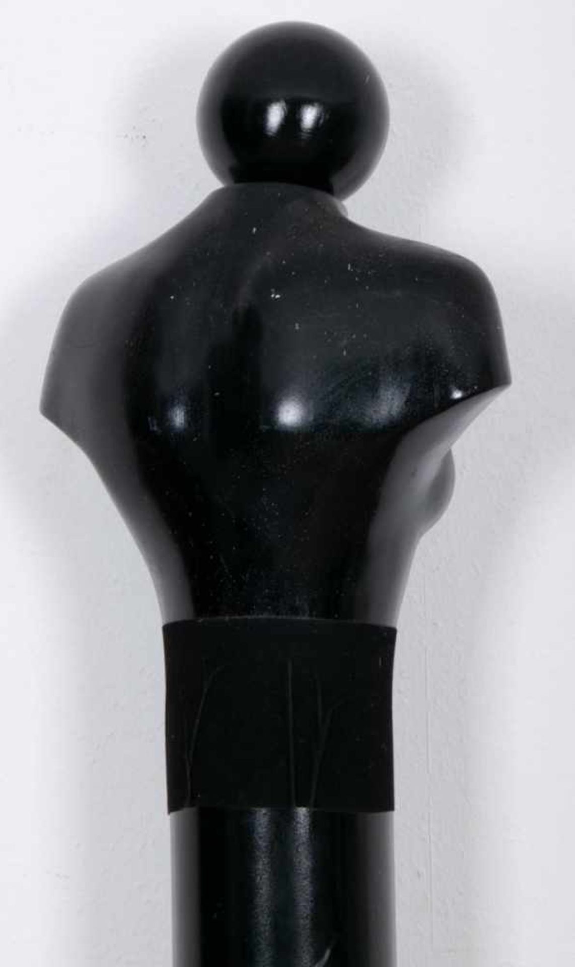 Paar Schaufensterstelen mit Büsten, schwarzer Kunststoff, aus einem Pelzgeschäft. Höhe ca. cm, - Bild 6 aus 6