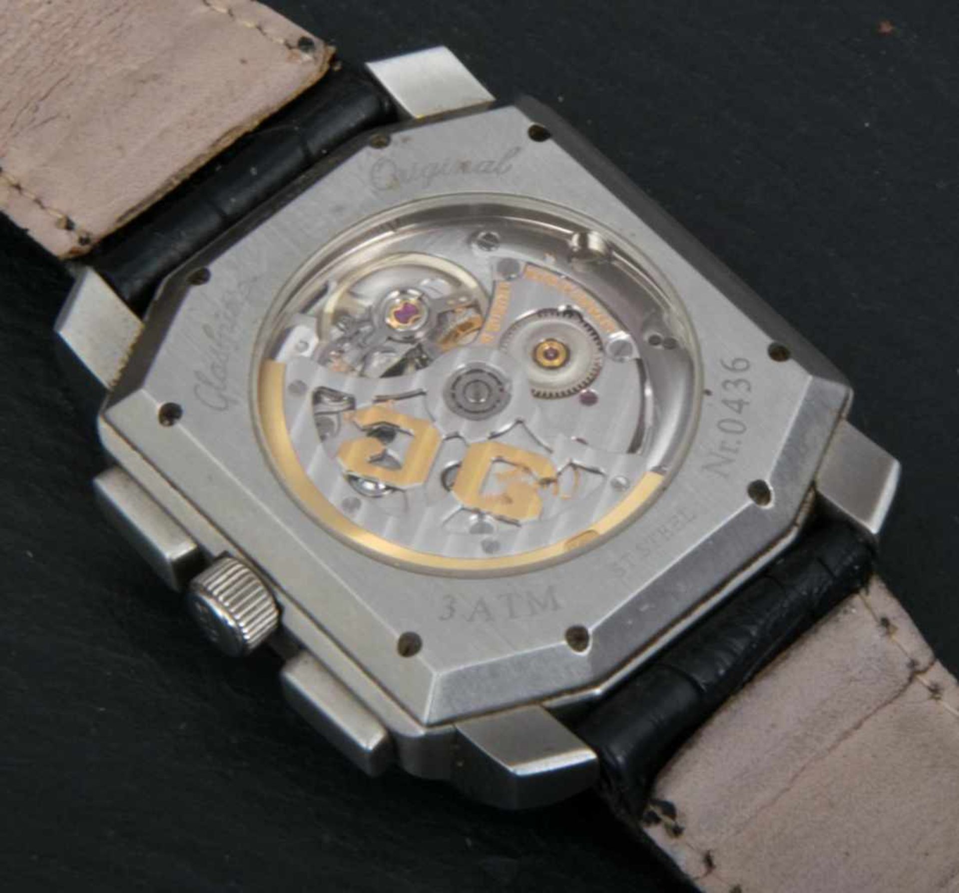 GLASHÜTTE ORIGINAL KARREE Herrenarmbanduhr, Automatik, verschraubtes Edelstahlgehäuse an schwarzem - Bild 3 aus 8