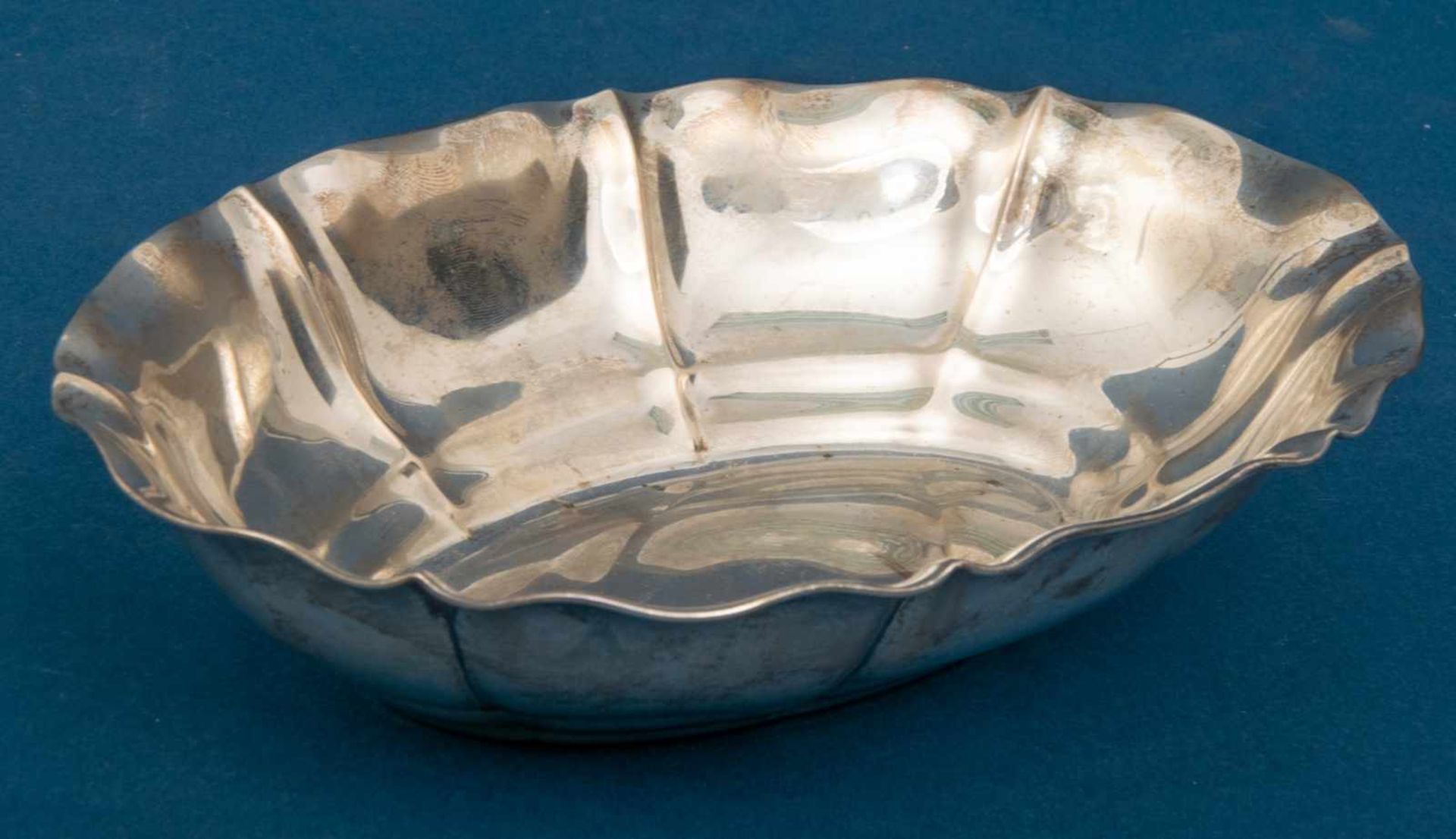 Ovales Schälchen, Länge ca. 18,5 cm, 800er Silber, ca. 110 gr.- - -20.00 % buyer's premium on the