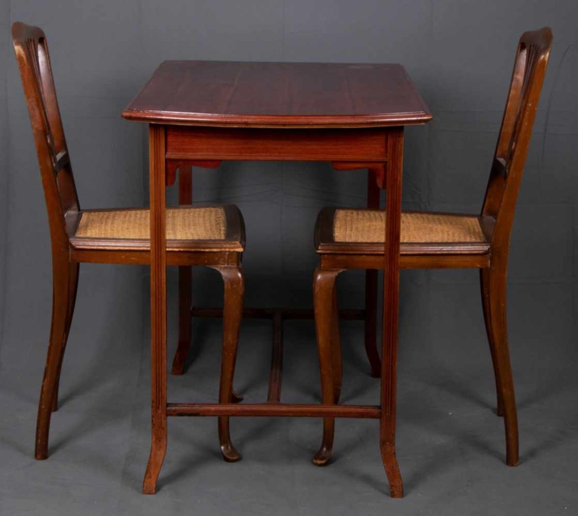 3teiliges Ameublement, bestehend aus rechteckigem Tisch ( ca. 76 x 94 x 58 cm) & 2 Stühlen ( - Bild 2 aus 10