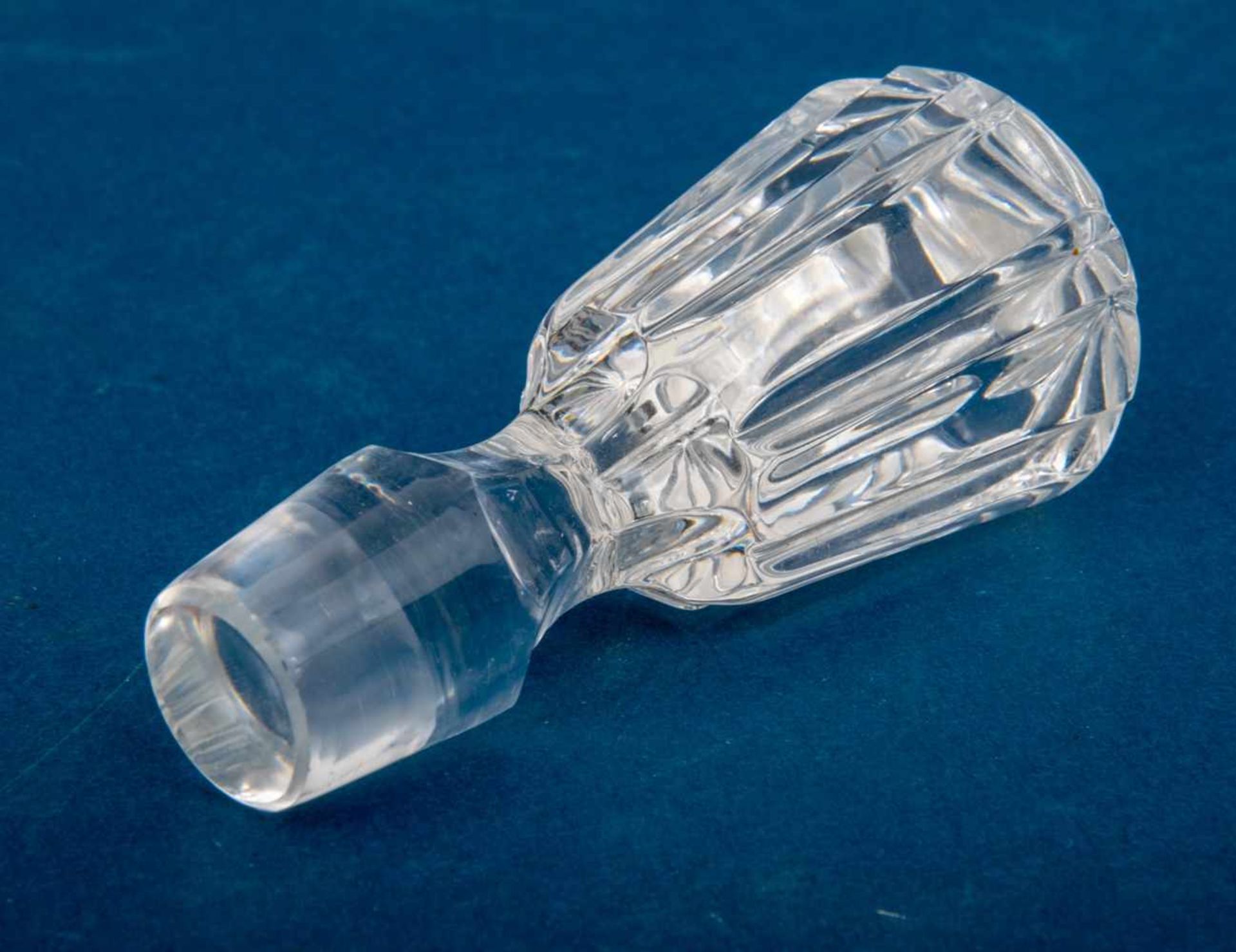 Kristallglaskaraffe mit 800er Silbermontur, geschliffener Kristallglaskorpus & Stöpsel. Höhe ca. - Image 5 of 7