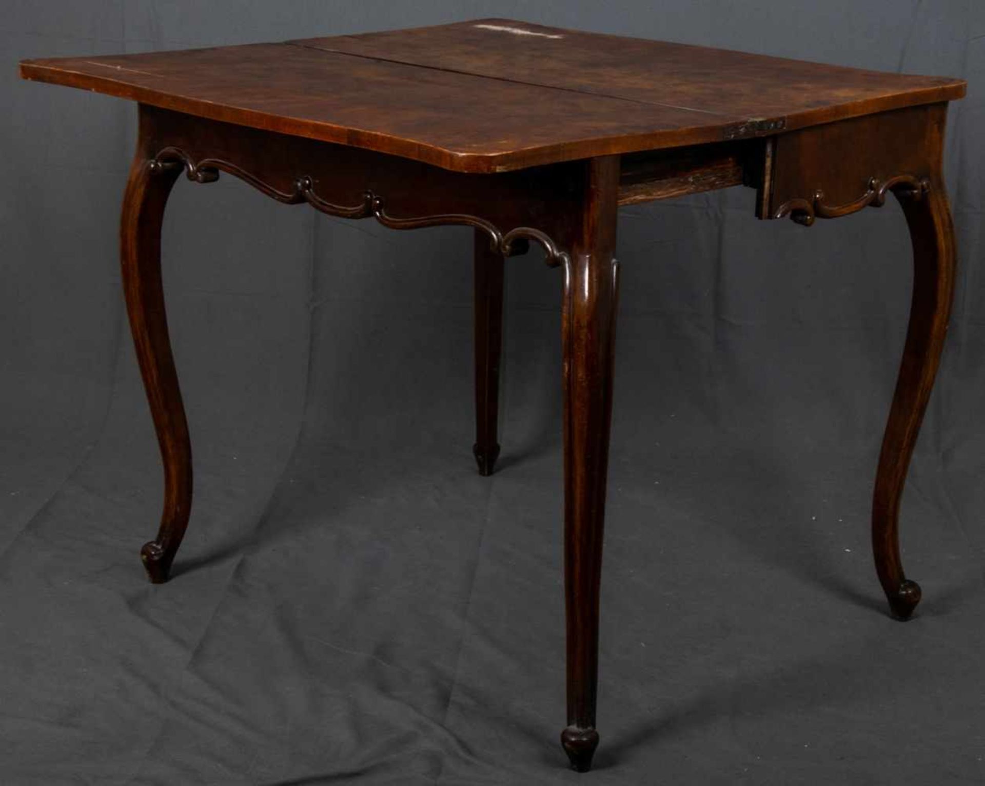 Spieltisch, Louis Philippe um 1870/90, Nussbaumwurzelholz massiv u. furniert, dreh- und - Bild 7 aus 8