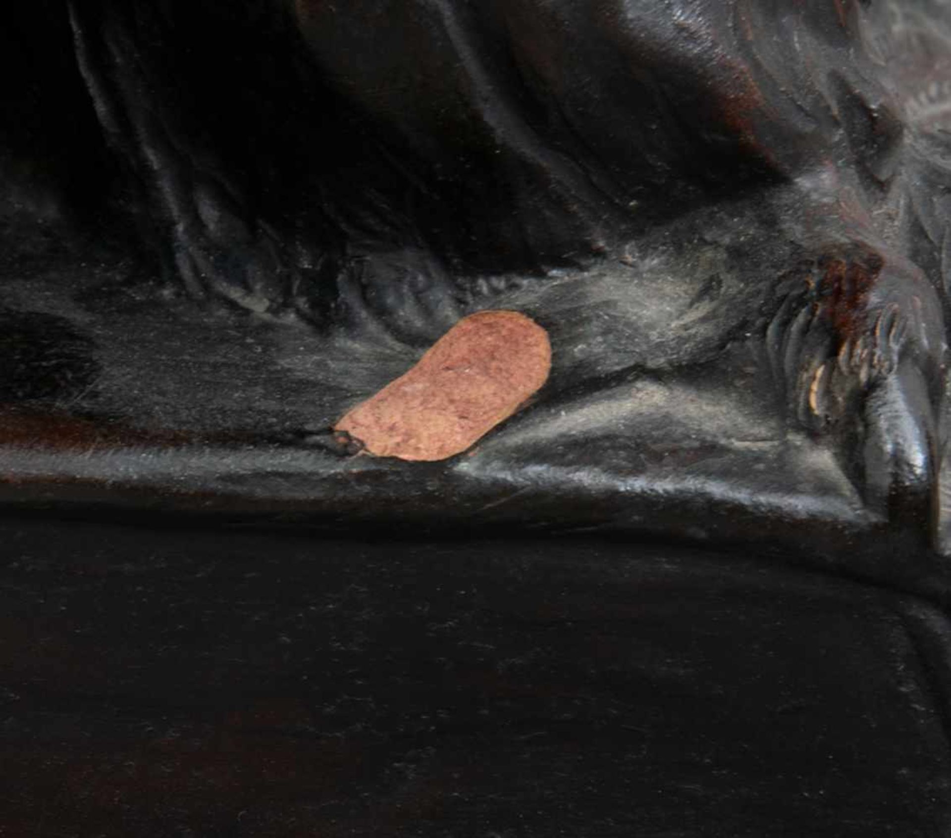 Große Eule/Uhu. Bronzierter, rötlicher Scherben, um 1900/20. Höhe ca. 52 cm. Innen bez. "JMI - Bild 4 aus 6