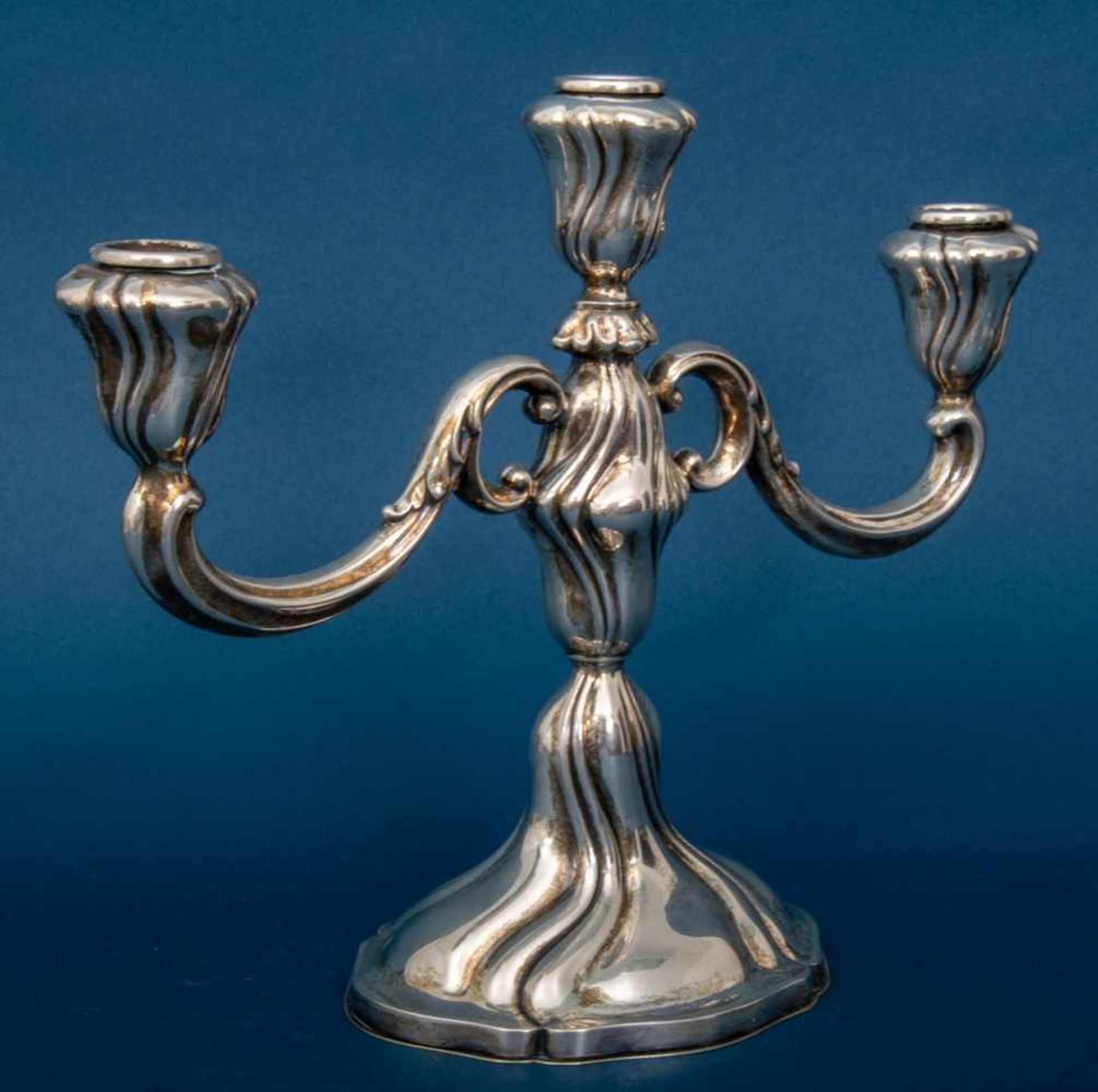 3armiger Tischkerzenleuchter, 835er Silber, Barockstil, Höhe ca. 23,5 cm, Länge ca. 30 cm. Sehr - Bild 2 aus 7