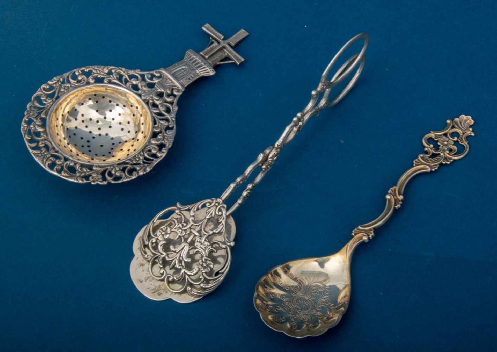 5teiliges Konvolut versch. schwedischer Silberteile, bestehend aus je 1 x Teesieb, Gebäckzange & - Bild 2 aus 11