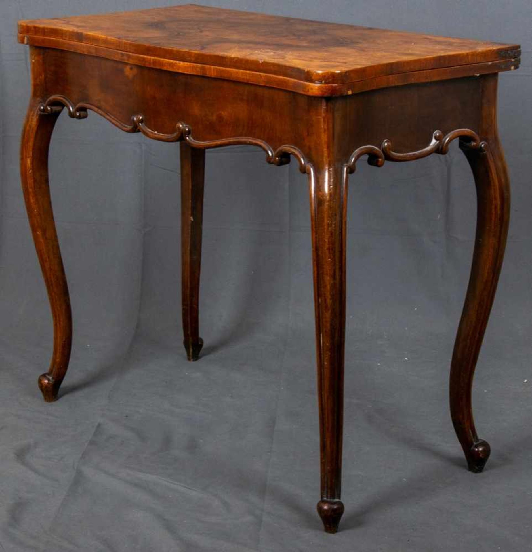 Spieltisch, Louis Philippe um 1870/90, Nussbaumwurzelholz massiv u. furniert, dreh- und