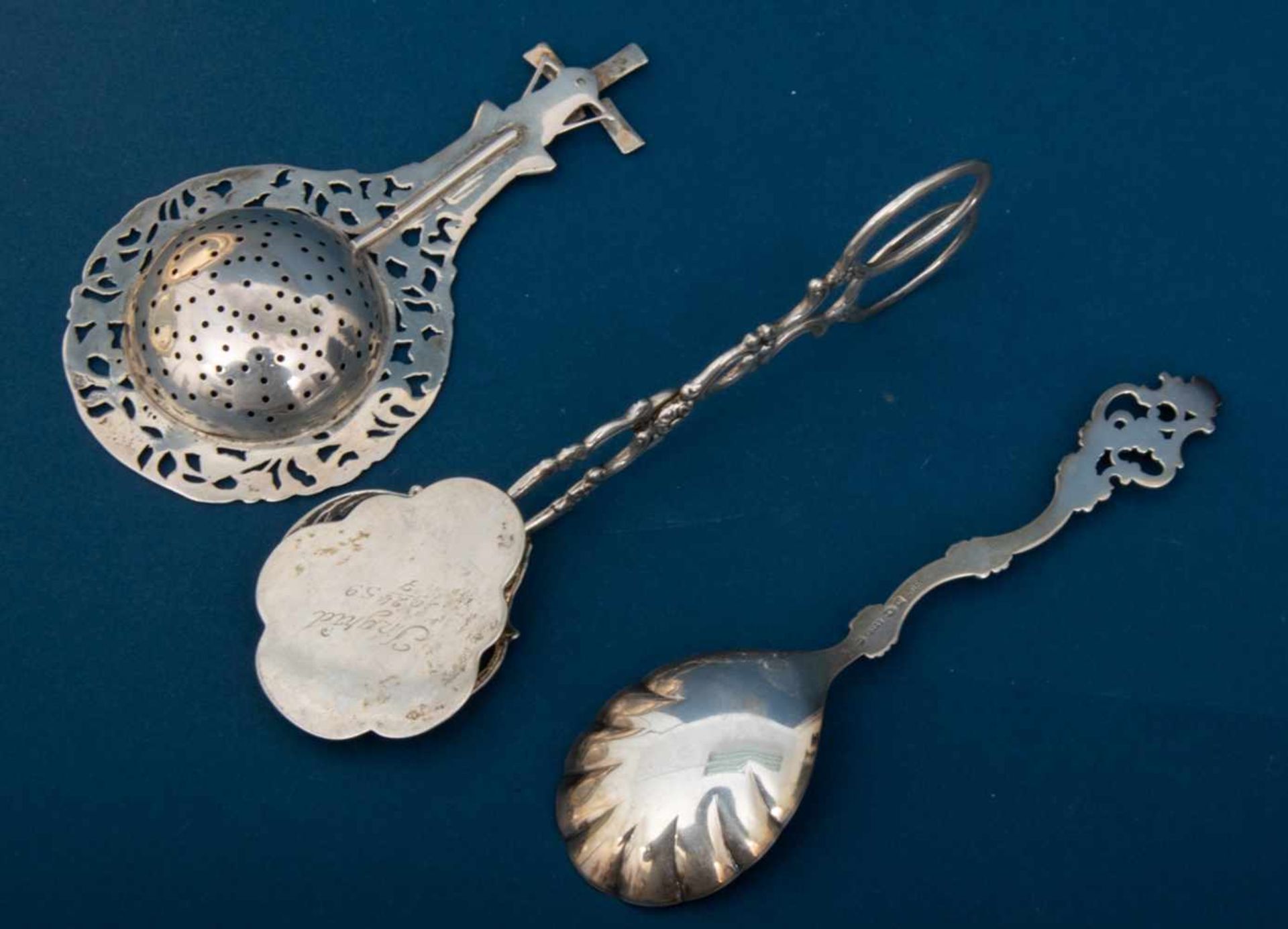 5teiliges Konvolut versch. schwedischer Silberteile, bestehend aus je 1 x Teesieb, Gebäckzange & - Bild 3 aus 11