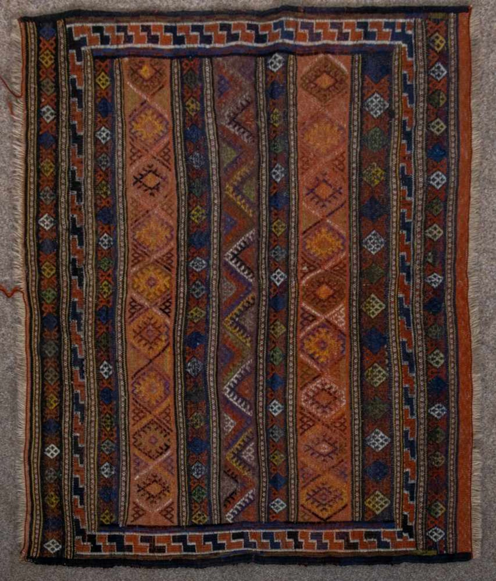 Alter/antiker SUMAKH-Kelim, ca. 137 x 117 cm.- - -20.00 % buyer's premium on the hammer price19.00 %