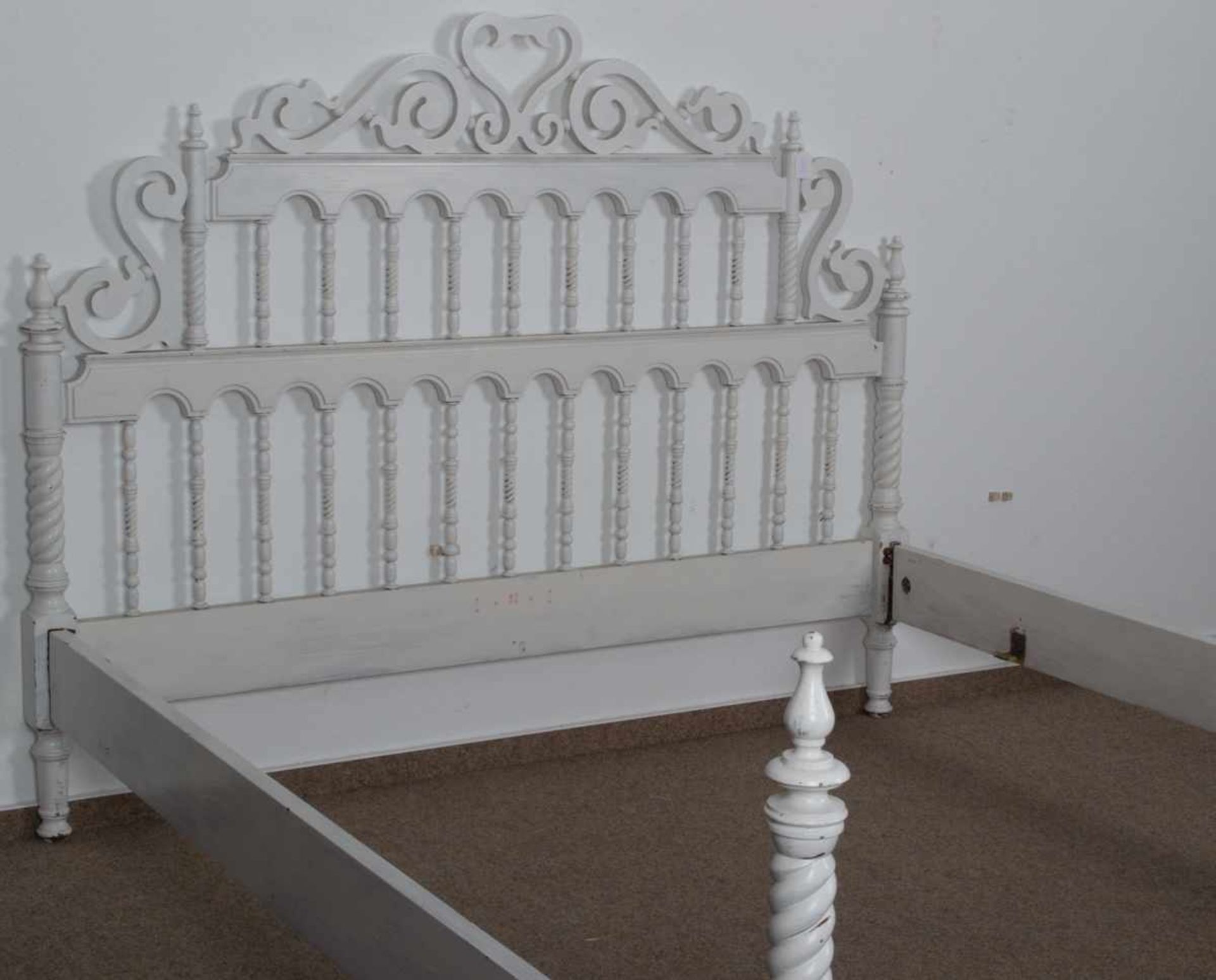 Romantisches Doppelbett im "Hacienda"-Stil/"Finca"-Stil, Hartholz mit gedrechseltem & ausgesägtem - Bild 6 aus 9