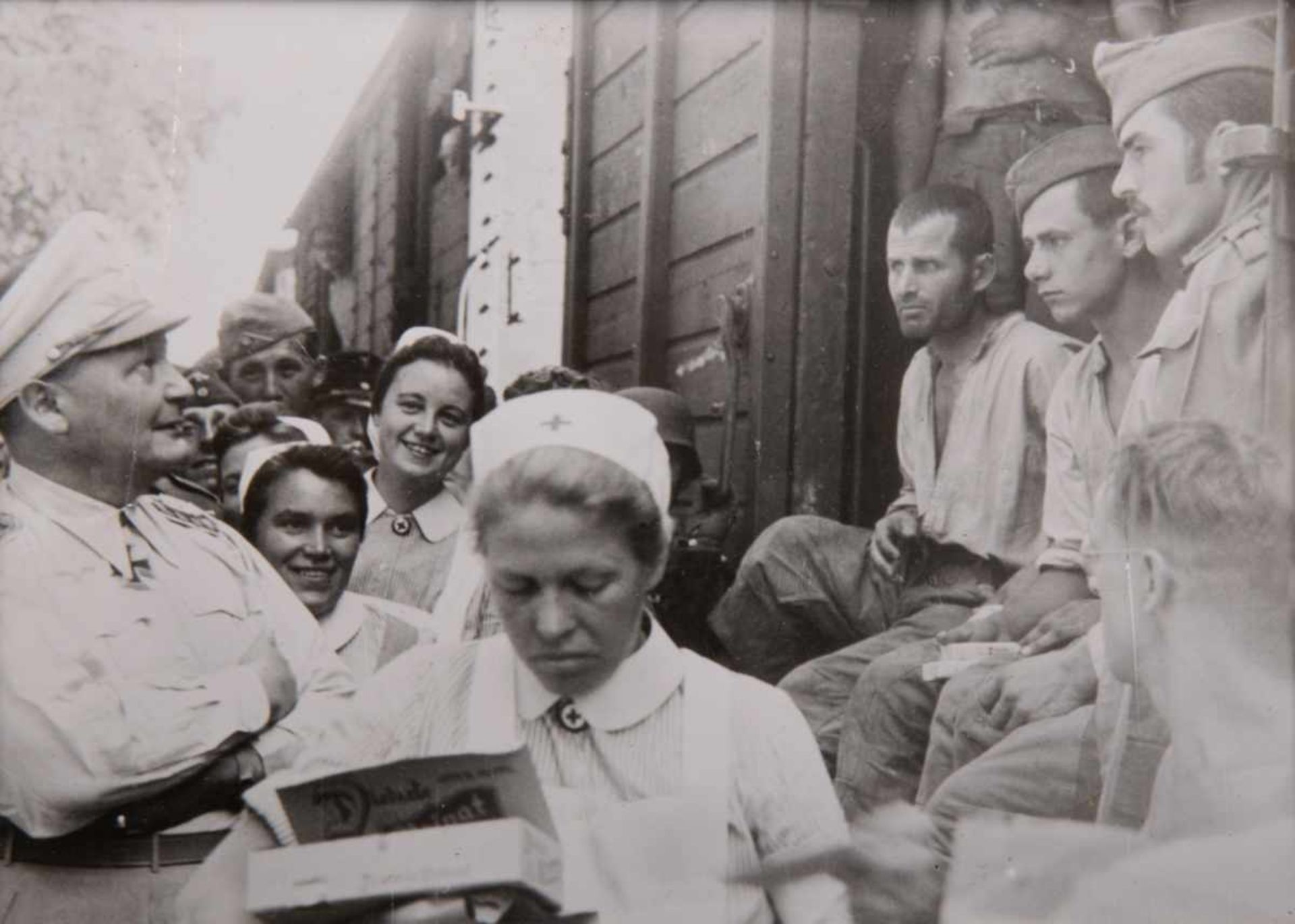 "Göring beim Besuch eines Lazarett-Zuges". Original s/w Photo aus der Zeit zwischen 1939 & 1945, ca. - Bild 5 aus 5