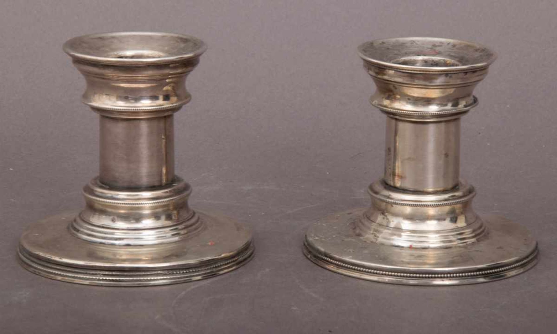 Paar einflammiger, 925er Sterlingsilber Kerzenleuchter, runder, getreppter Fuß mit kurzem - Bild 2 aus 3