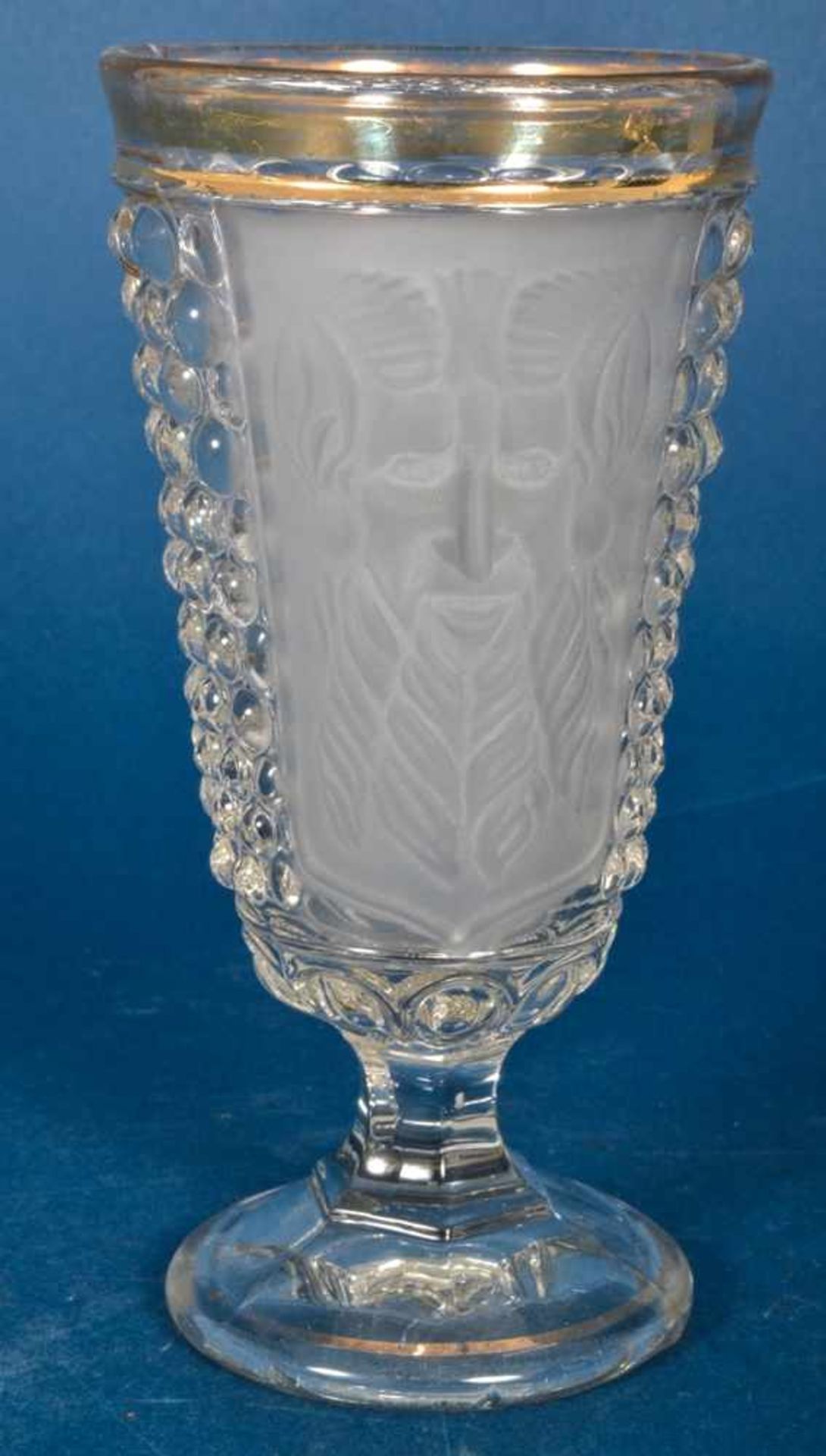 Folge von 4 Dionysos - Weingläsern, Pressglas um 1900, Höhe je ca. 17 cm. Goldränder etwas berieben, - Bild 4 aus 6