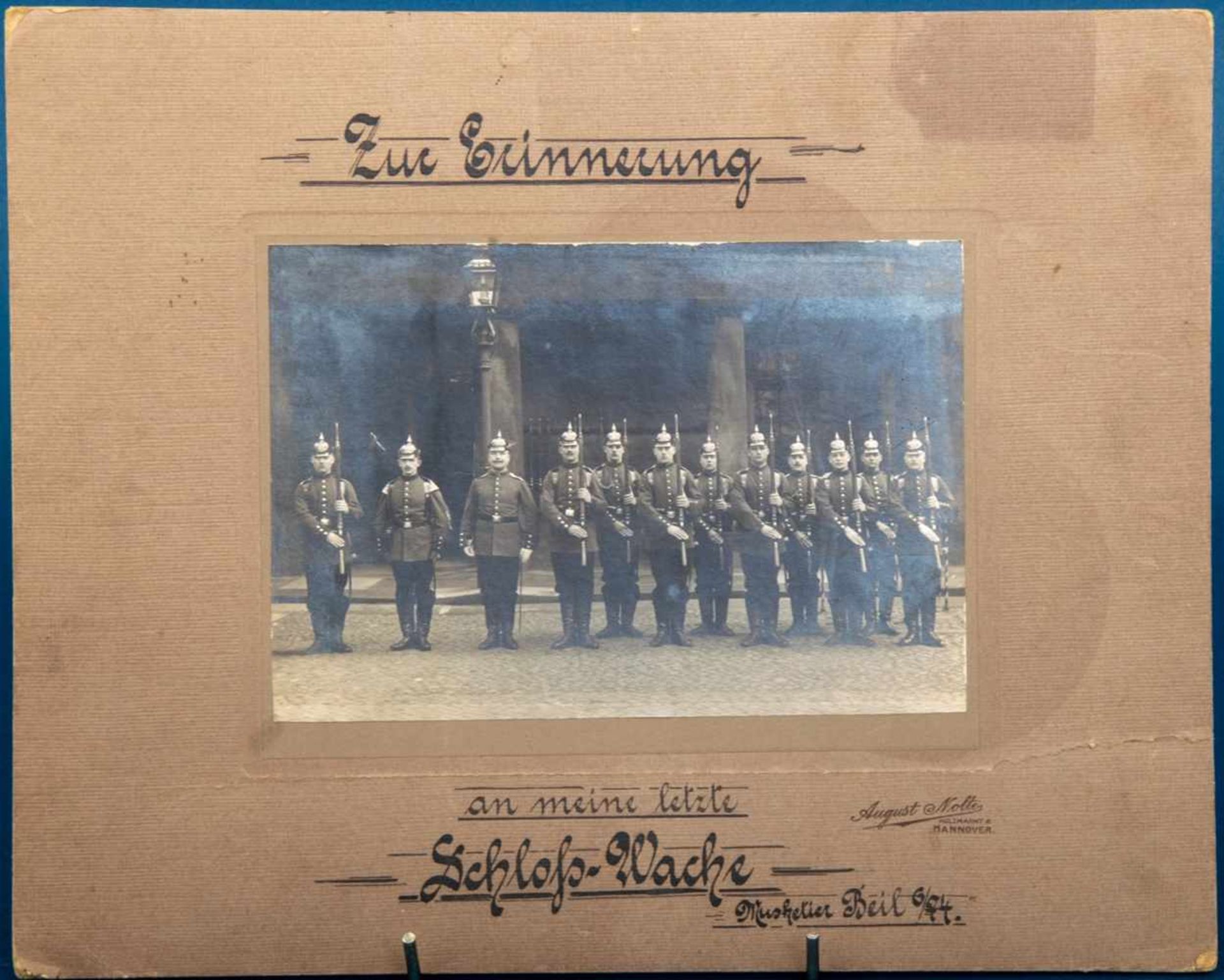 "Zur Erinnerung an meine letzte Schloß-Wache". Musketier Beil 6/(18)94. Schwarz/weiß Photo im Format