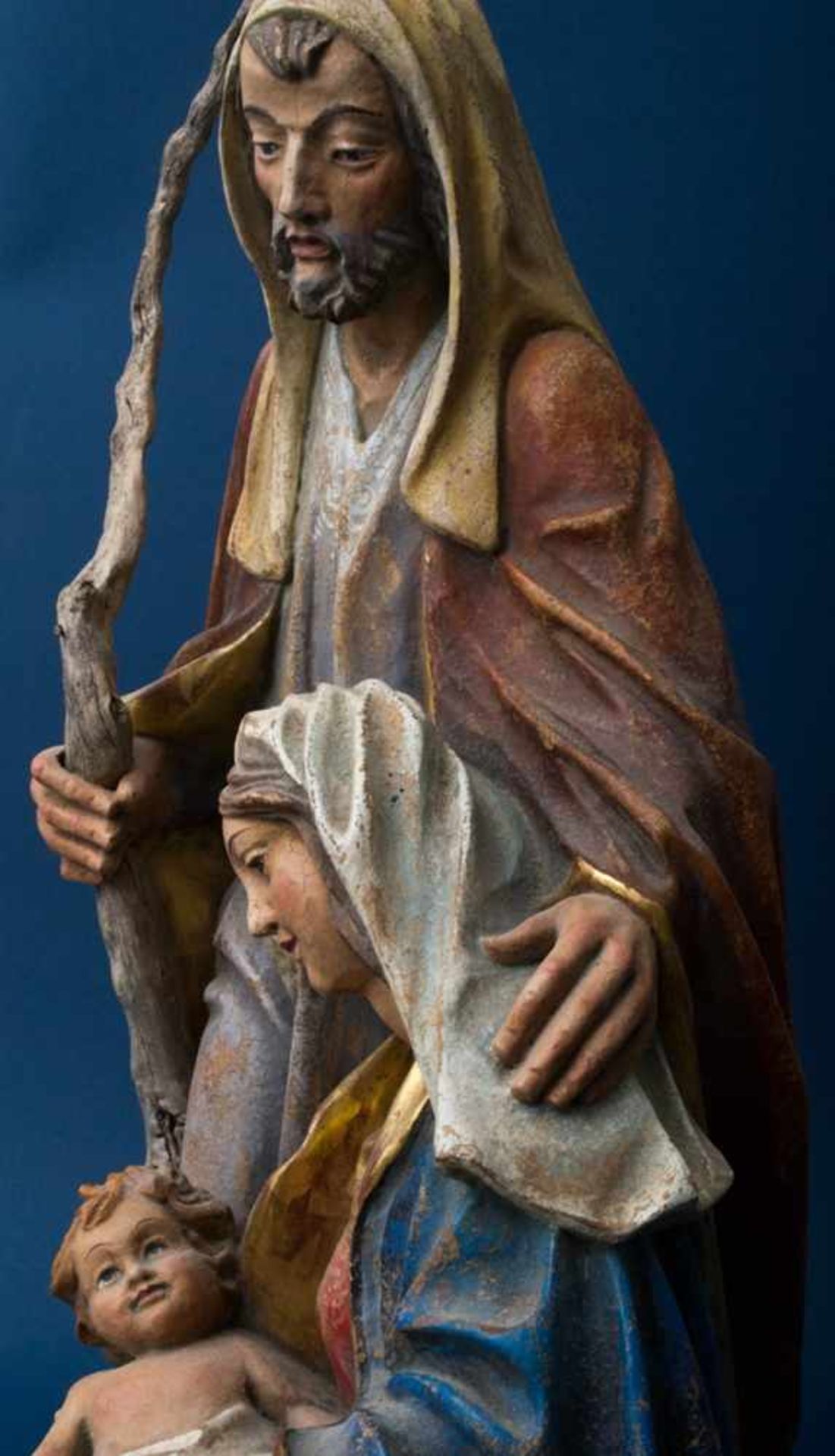 "Maria & Joseph mit dem Christkind", alpenländische Holzschnitzarbeit, 20./21. Jhdt., von - Image 10 of 11