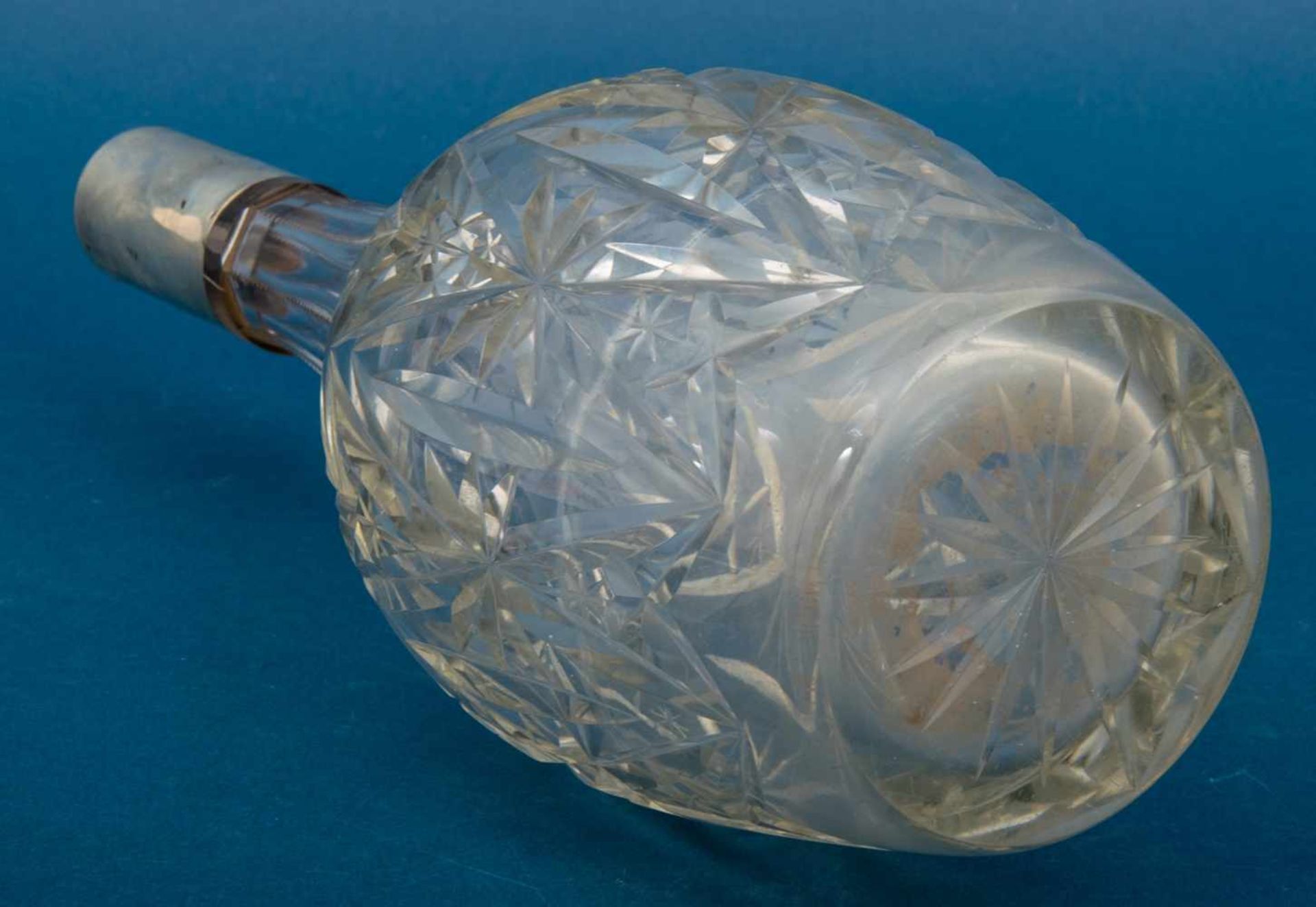 Kristallglaskaraffe mit 800er Silbermontur, geschliffener Kristallglaskorpus & Stöpsel. Höhe ca. - Image 7 of 7