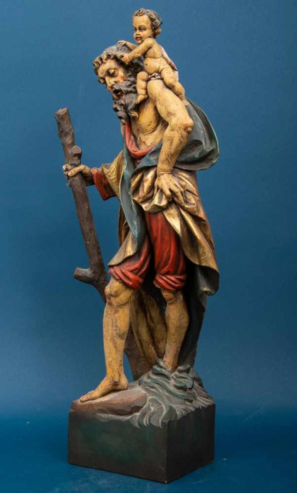 "Heiliger Christopherus", geschnitzte Darstellung auf hohem Sockel, süddt./ alpenländisch, 20./21. - Bild 3 aus 5
