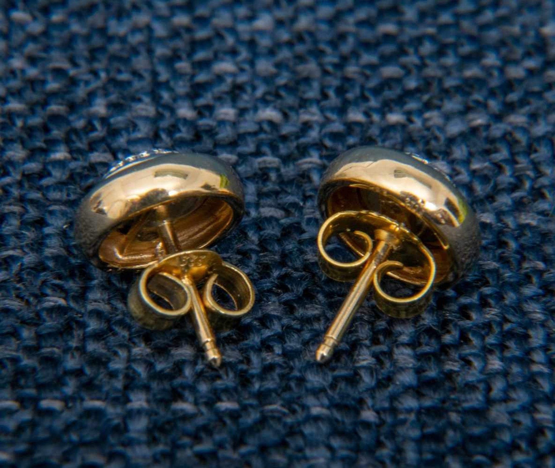 Paar 333er Gelbgold-Ohrstecker mit Diamantsplitterbesatz. Durchmesser je ca. 10 mm, zusammen ca. 4 - Image 2 of 5