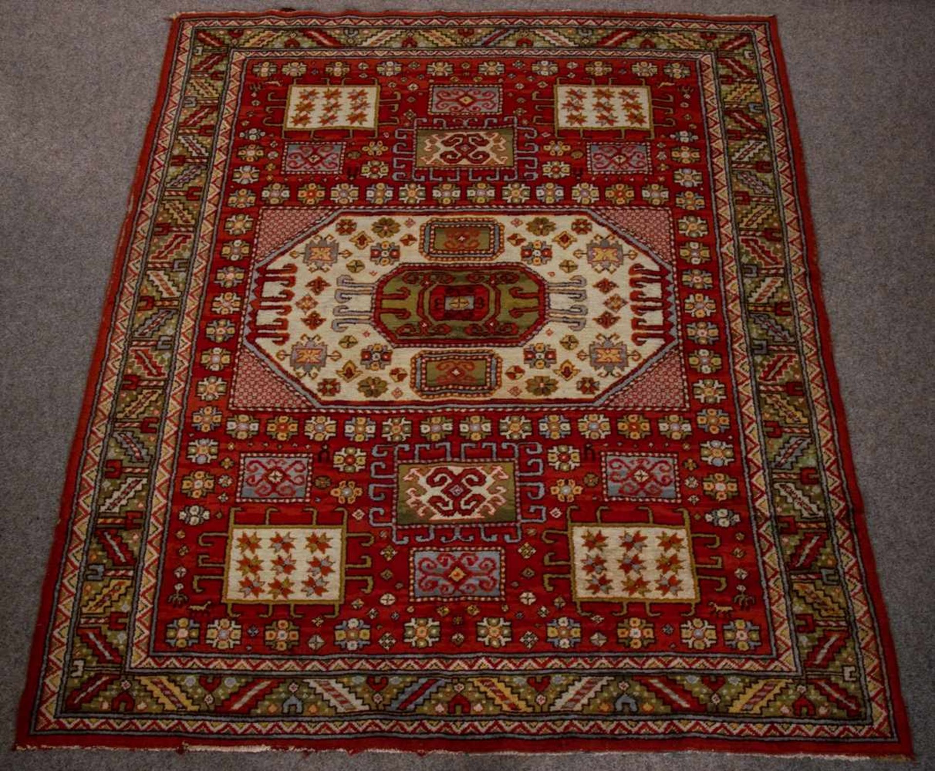 Antiker GENTLEMEN-RUG. Ca. 185 x 218 cm. Persien um 1930.- - -20.00 % buyer's premium on the - Bild 9 aus 9