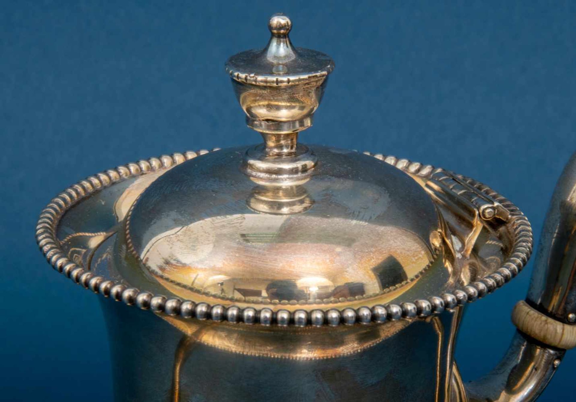 Elegante 925er Sterlingsilber Kaffeekanne mit "Perlrand"- Dekor, Höhe ca. 21 cm, ca. 619 gr. Sehr - Bild 5 aus 8