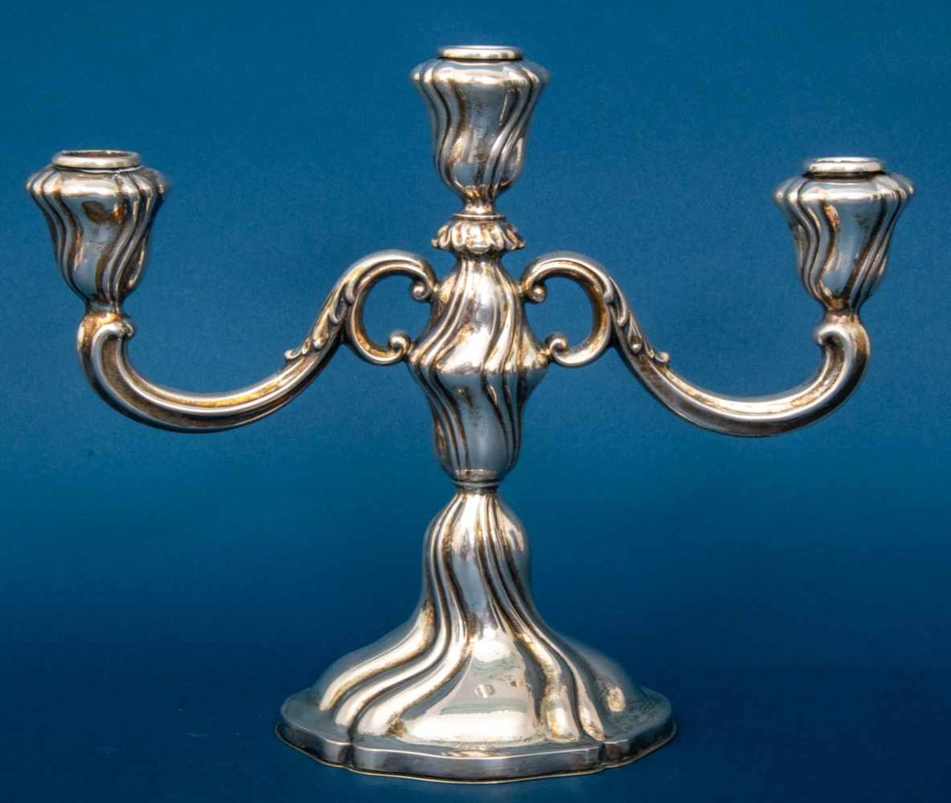 3armiger Tischkerzenleuchter, 835er Silber, Barockstil, Höhe ca. 23,5 cm, Länge ca. 30 cm. Sehr - Bild 3 aus 7