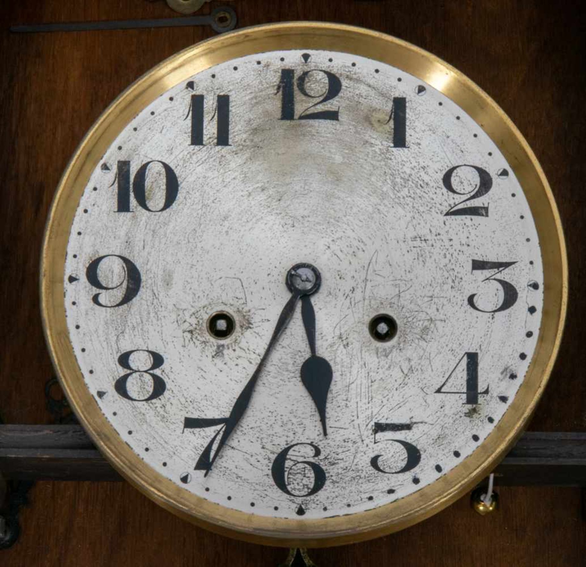 5teiliges Konvolut versch. Uhren, bestehend aus 4 Wanduhren & 1 Tischuhr. Versch. Alter, Größen & - Bild 4 aus 9
