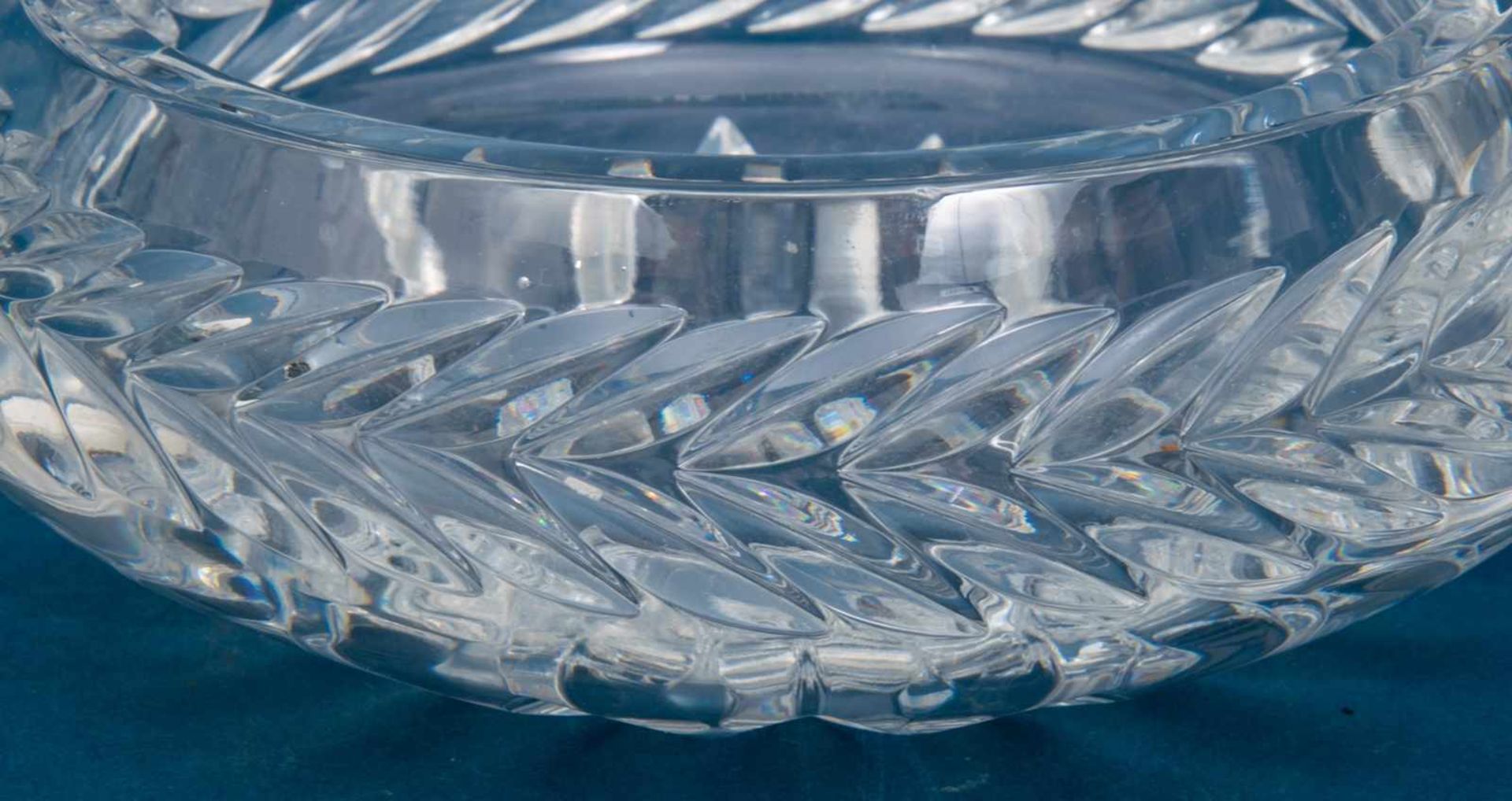 Runde Deckelbonboniere, schwerer, farbloser, geschliffener Kristallglaskorpus mit aufliegendem 925er - Bild 6 aus 6