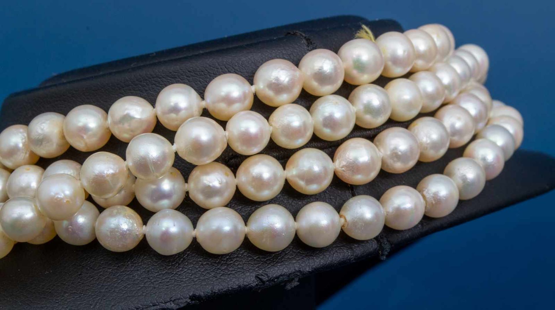 Lange Perlenkette, ca. 125 cm, Durchmesser der einzeln geknoteten Perlen ca. 6 mm.- - -20.00 % - Image 2 of 7
