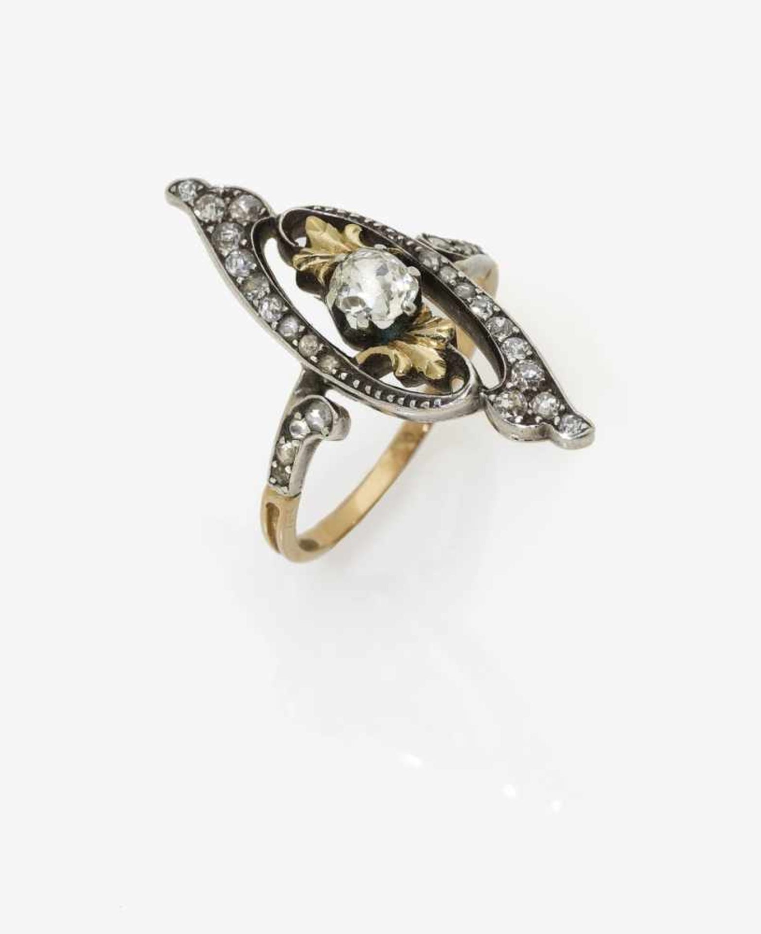 Marquiseförmiger Ring mit DiamantenFrankreich, um 1900 Gold 750/- und Silber, getestet. 25 Diamanten