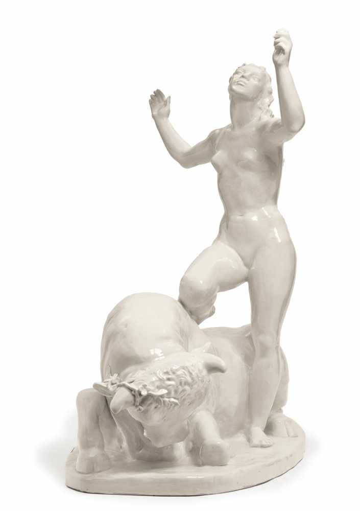 "Europa"Nymphenburg, Josef Wackerle, 1928/1937 Porzellan, weiß. Frauenakt, mit einem Bein auf