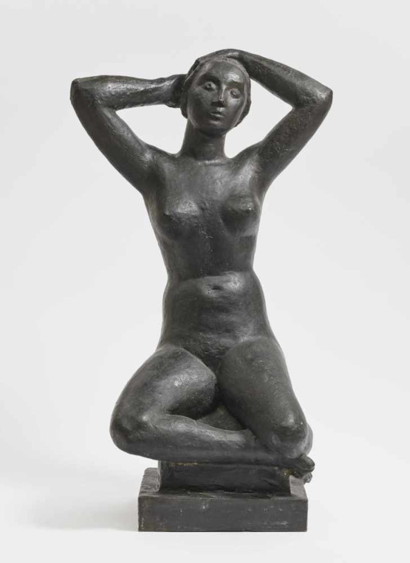 Ottolenghi-Wedekind, Herta1885 - 1953Sitzender Akt mit erhobenen Armen. 1933Bronze, dunkelbraun