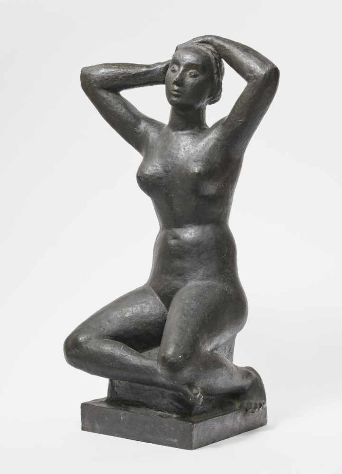 Ottolenghi-Wedekind, Herta1885 - 1953Sitzender Akt mit erhobenen Armen. 1933Bronze, dunkelbraun - Bild 2 aus 2