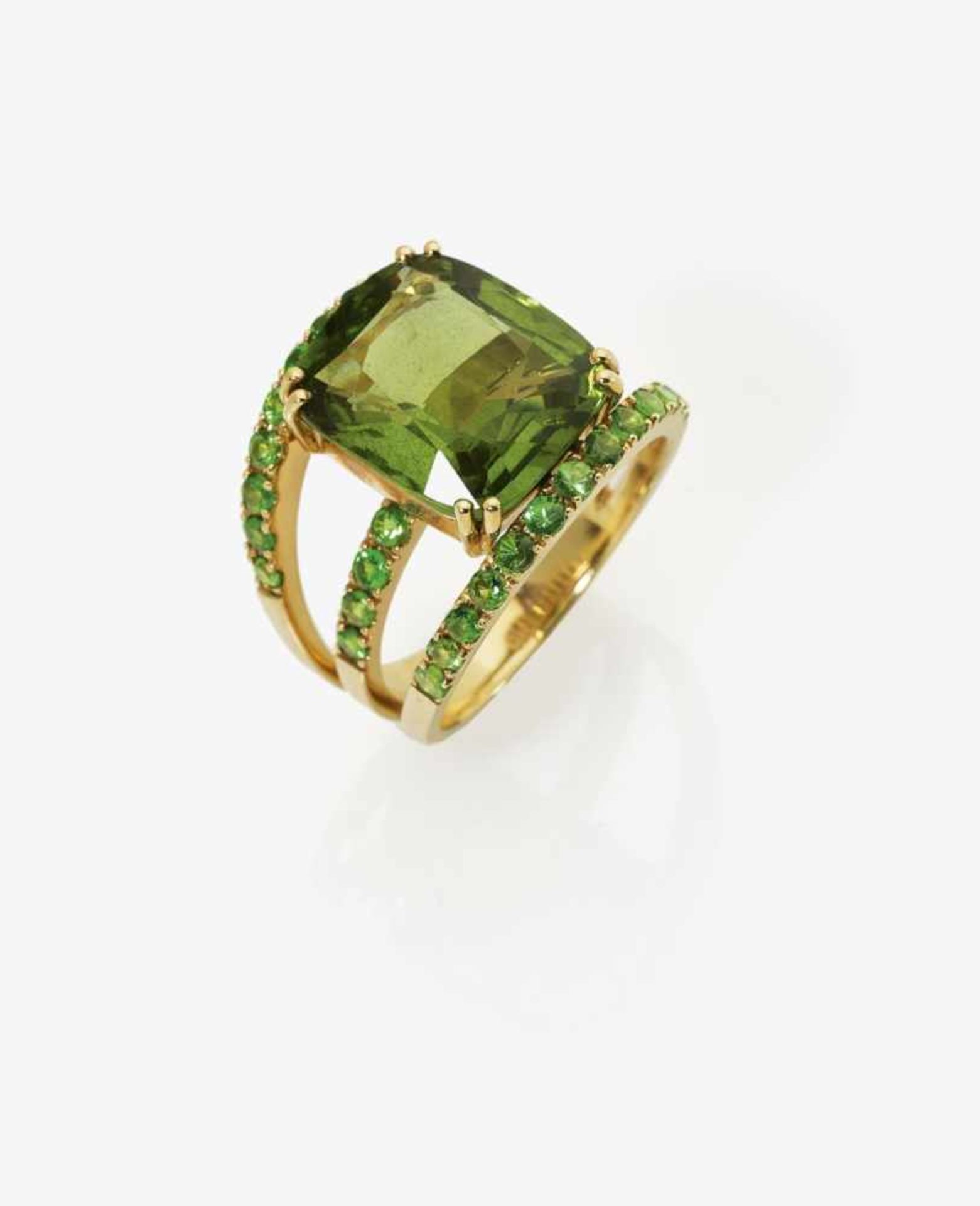 A Peridot and Tsavorite Ring18K yellow gold (750/-), stamped. Maker's mark W. 1 faceted, cushion-cut