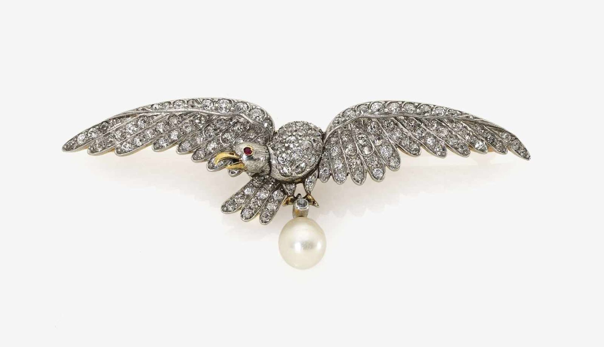 A Diamond Eagle Form BroochUSA, 1875-1910 Platinum (950/-) and 14K yellow gold (585/-), tested.