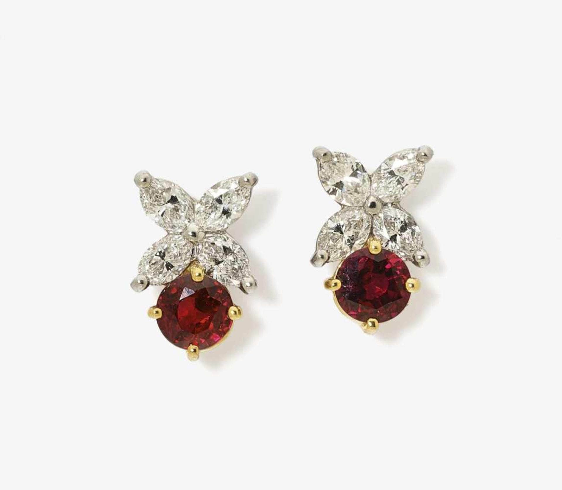 A Pair of Ruby and Diamond Ear Studs and a similarly styled BroochEar Studs: USA, TIFFANY Ear Studs: - Bild 2 aus 2