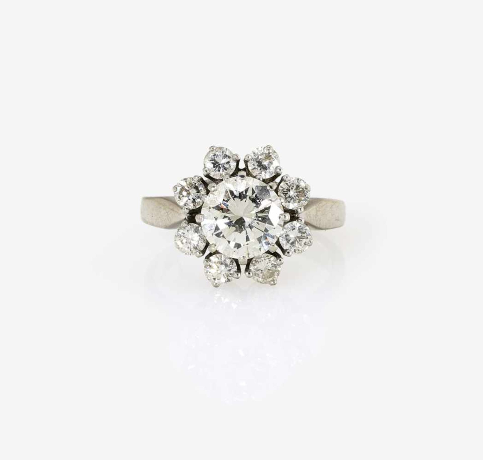 A Diamond Cluster RingGermany, 1950s-1960s 18K white gold (750/-), tested. 1 brilliant-cut diamond - Bild 2 aus 2