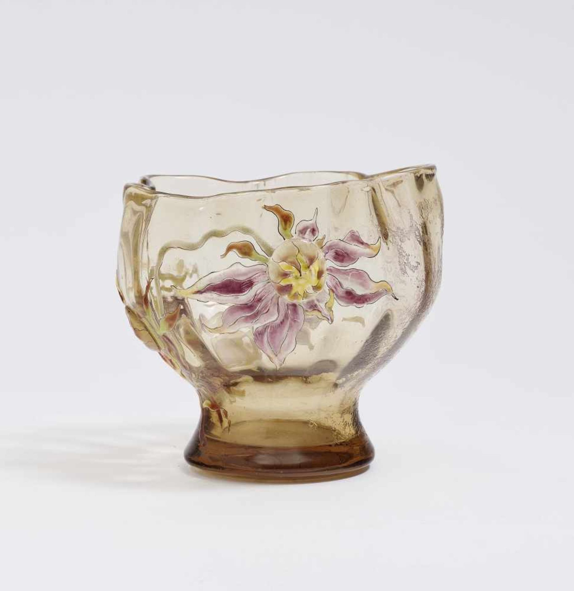 A footed bowlEmile Gallé, Nancy, circa 1894 Glass. Gold-coloured needle etching. Colourful enamel