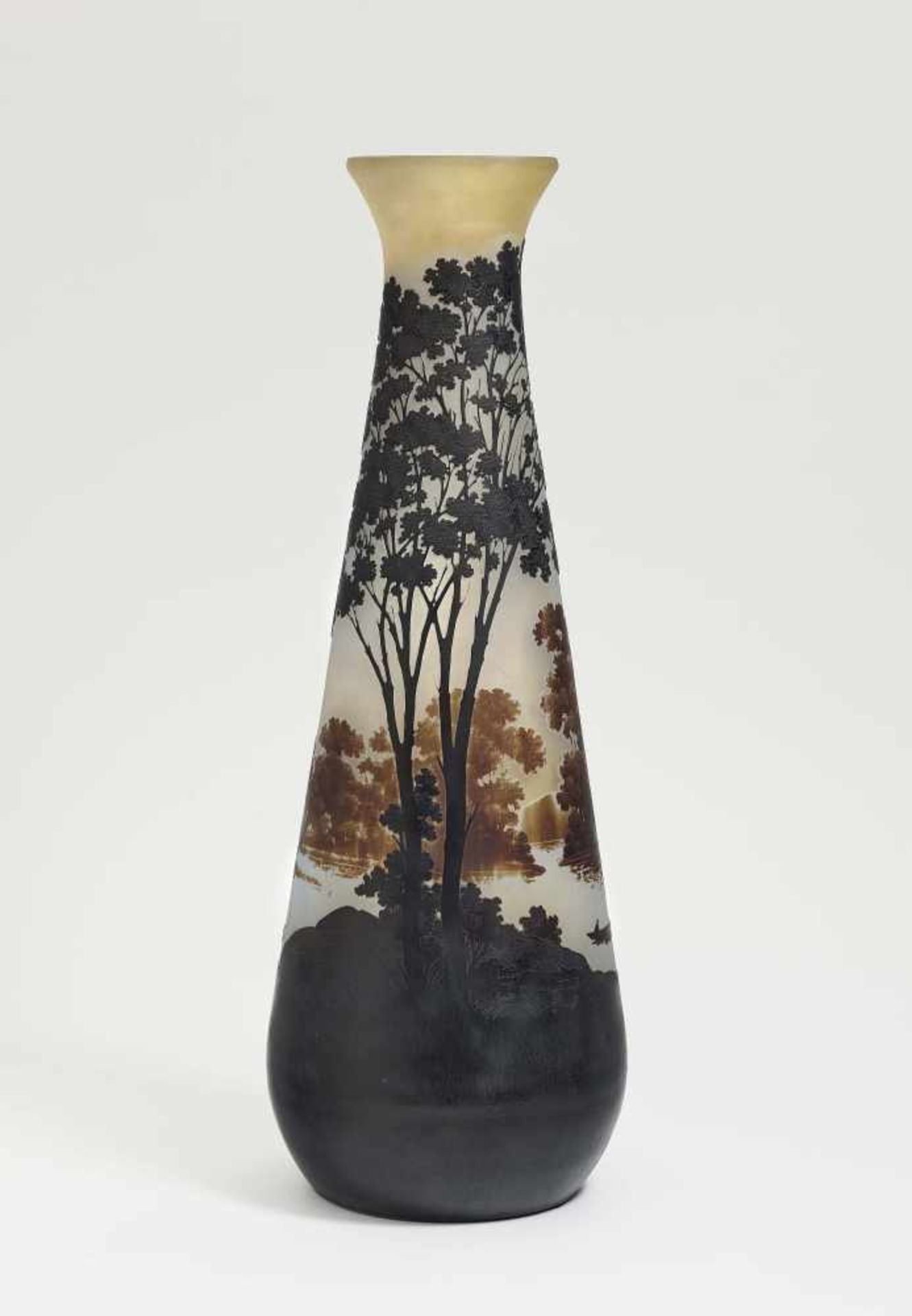 A vase 'paysage de verre'Emile Gallé, Nancy, 1906-1914 Matted flashed glass. Circumferential - Bild 2 aus 2