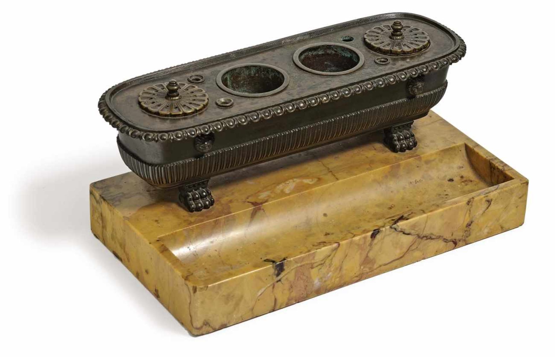 A writing penFrance, 1st half of the 19th century Bronze tub, patinated. On marble shelf. 11 x 27