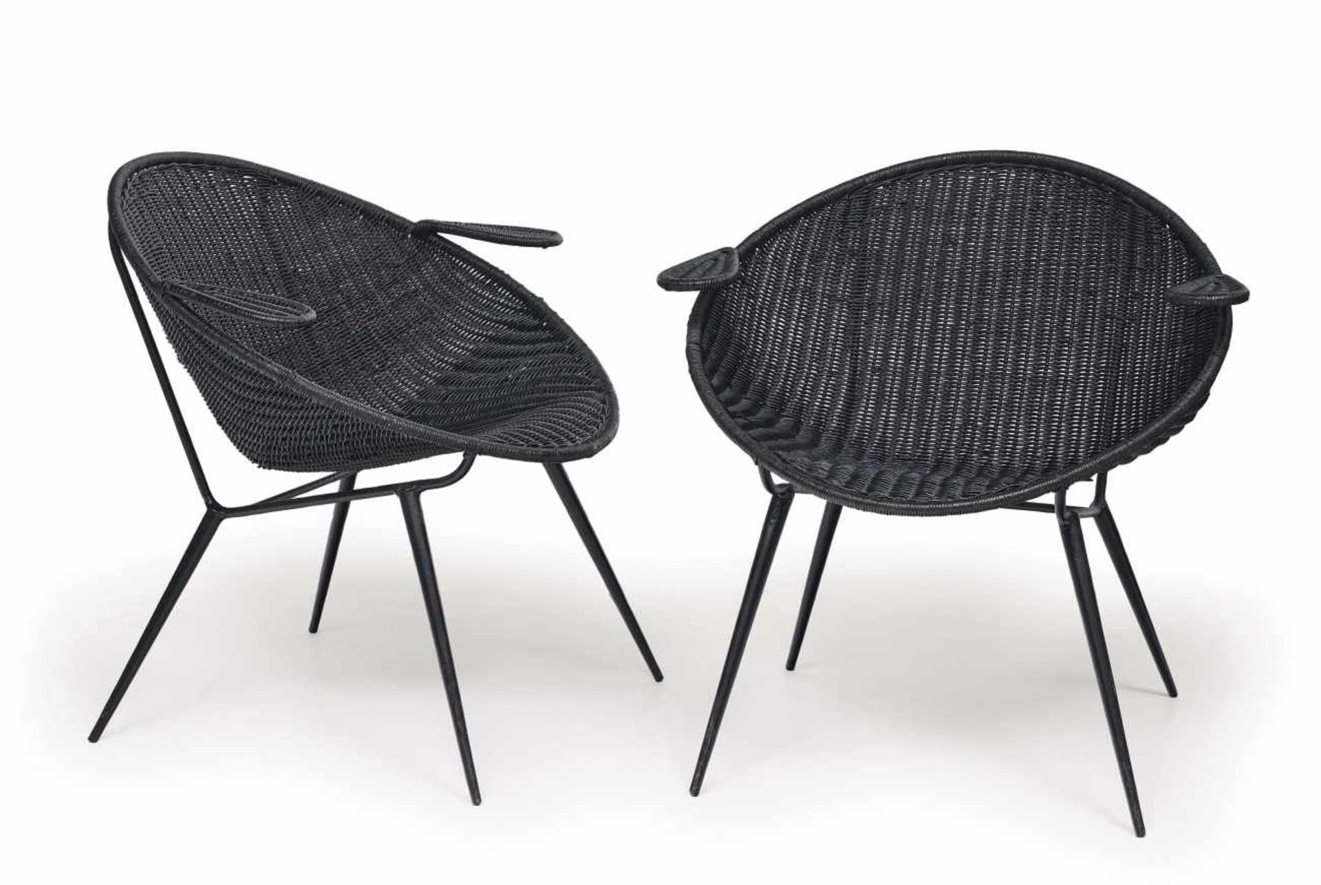 A pair of armchairsFrance, circa 1950 Rattan. Iron frame. 70 x 70 x 58 cm.Ein Paar SesselFrankreich,