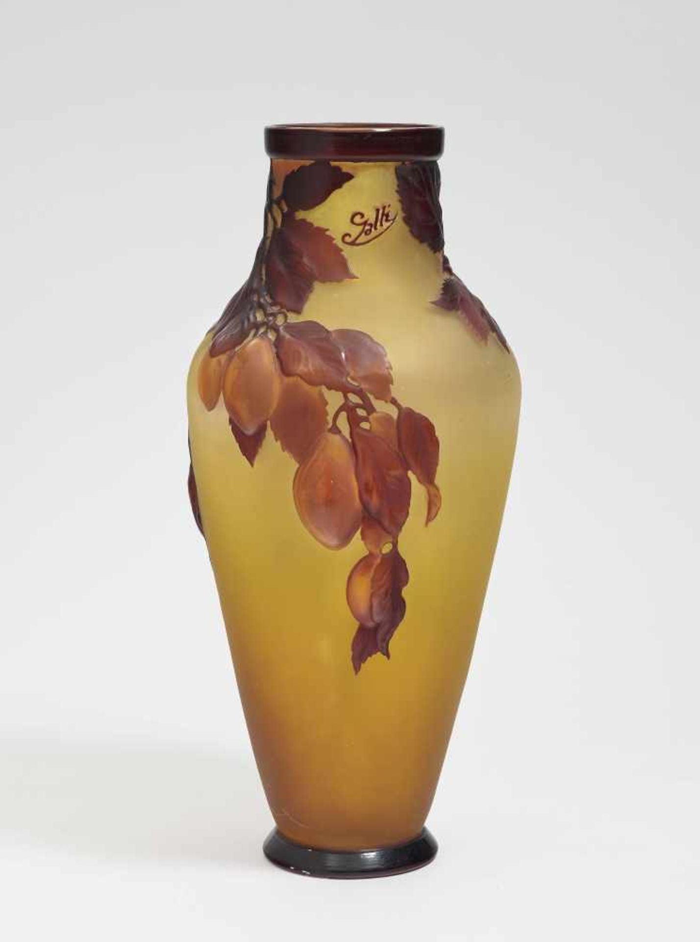 A Vase 'Quetsches'Emile Gallé, Nancy, 1918-1931 Matted flashed glass. Model-blown in 'soufflé' - Bild 2 aus 2