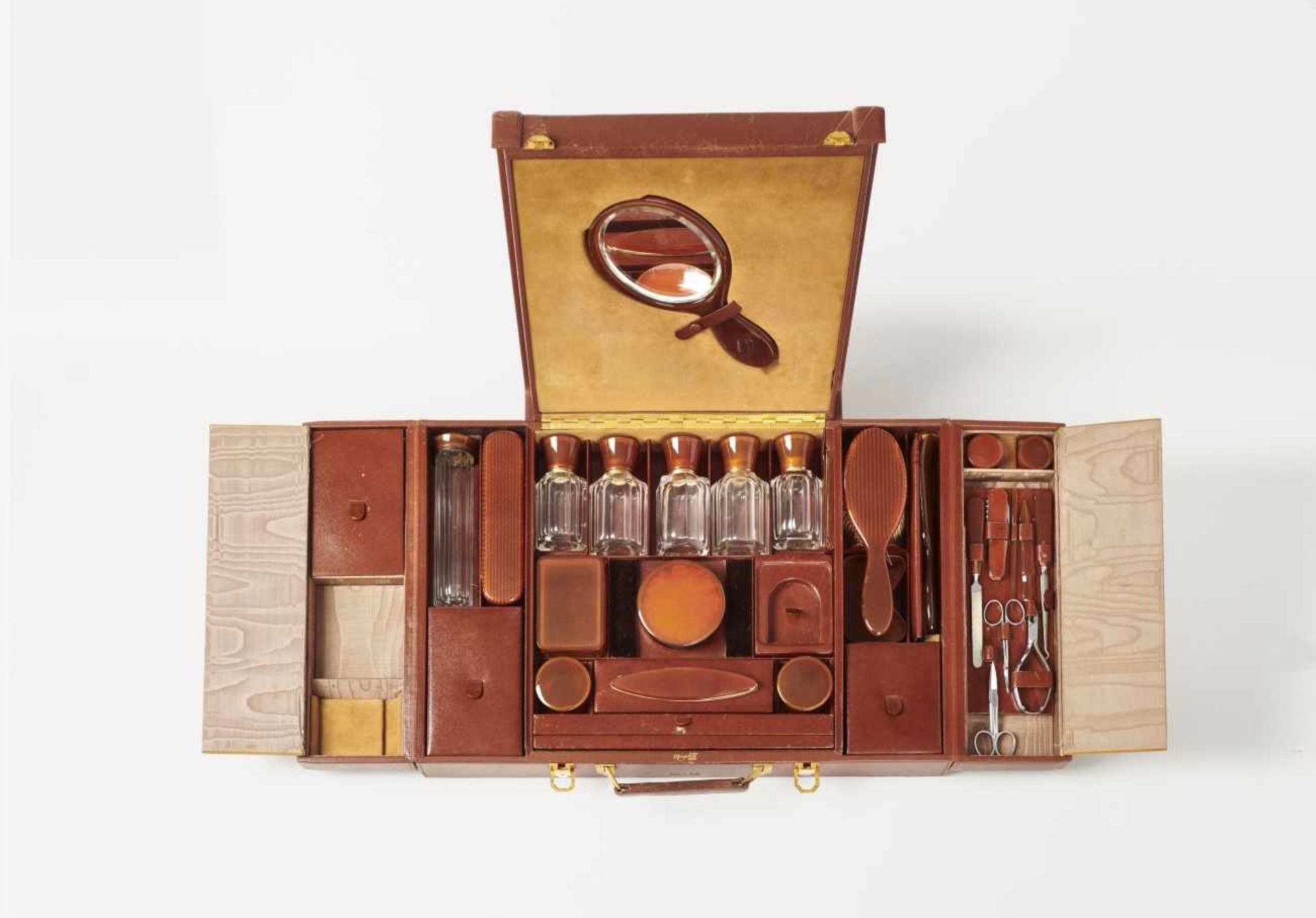 Toiletry CaseJean-Baptiste Morabito, Paris C. 1925/1930 Leather, brown. Fully outfitted with '' - Bild 2 aus 2