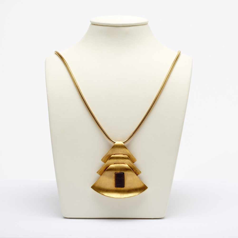 Four Pendant NecklacesLanvin Boutique Lanvin, Paris Accessories Collection 1970s Gold-tone metal. - Bild 3 aus 4