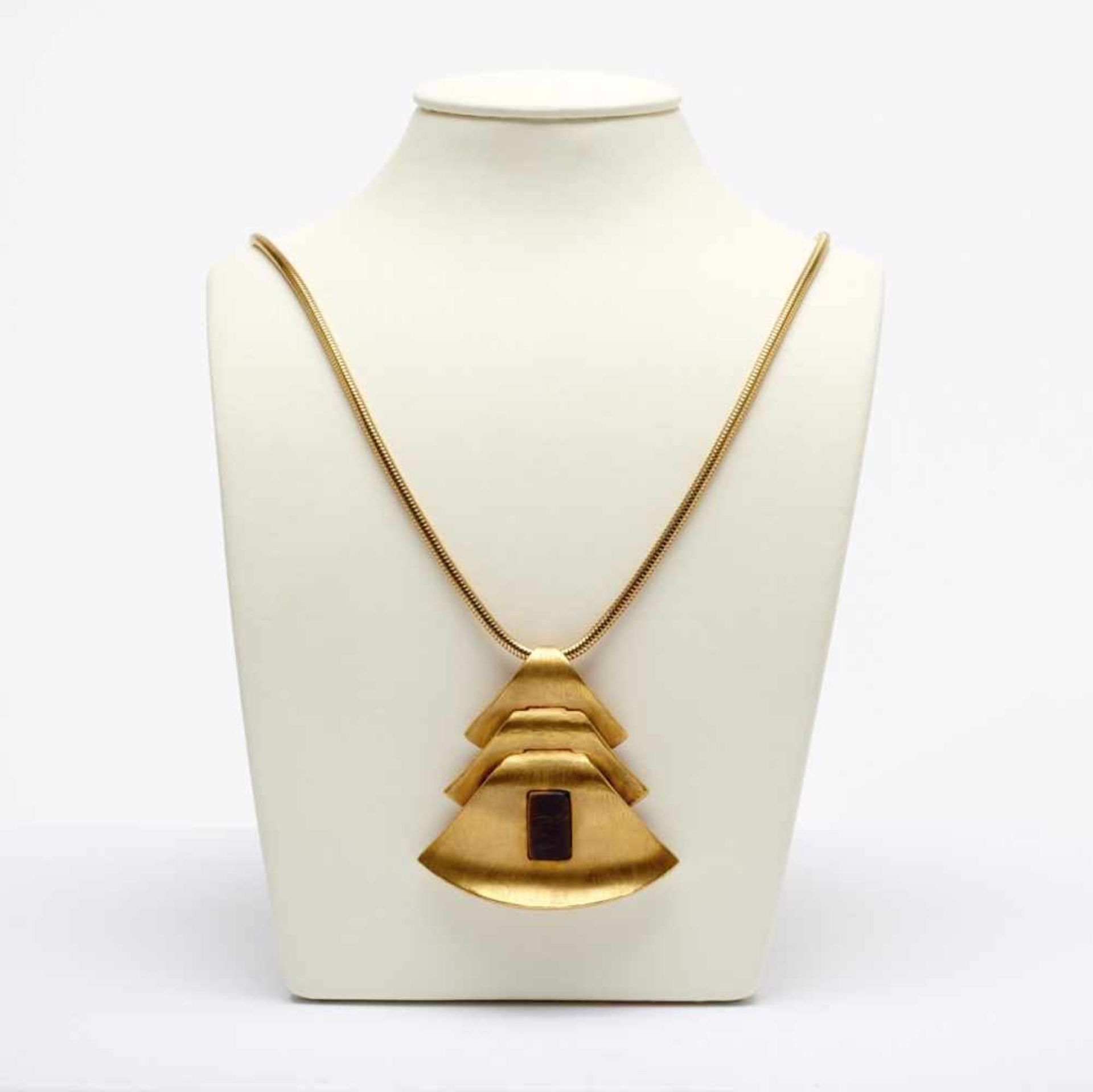 Four Pendant NecklacesLanvin Boutique Lanvin, Paris Accessories Collection 1970s Gold-tone metal. - Bild 3 aus 4