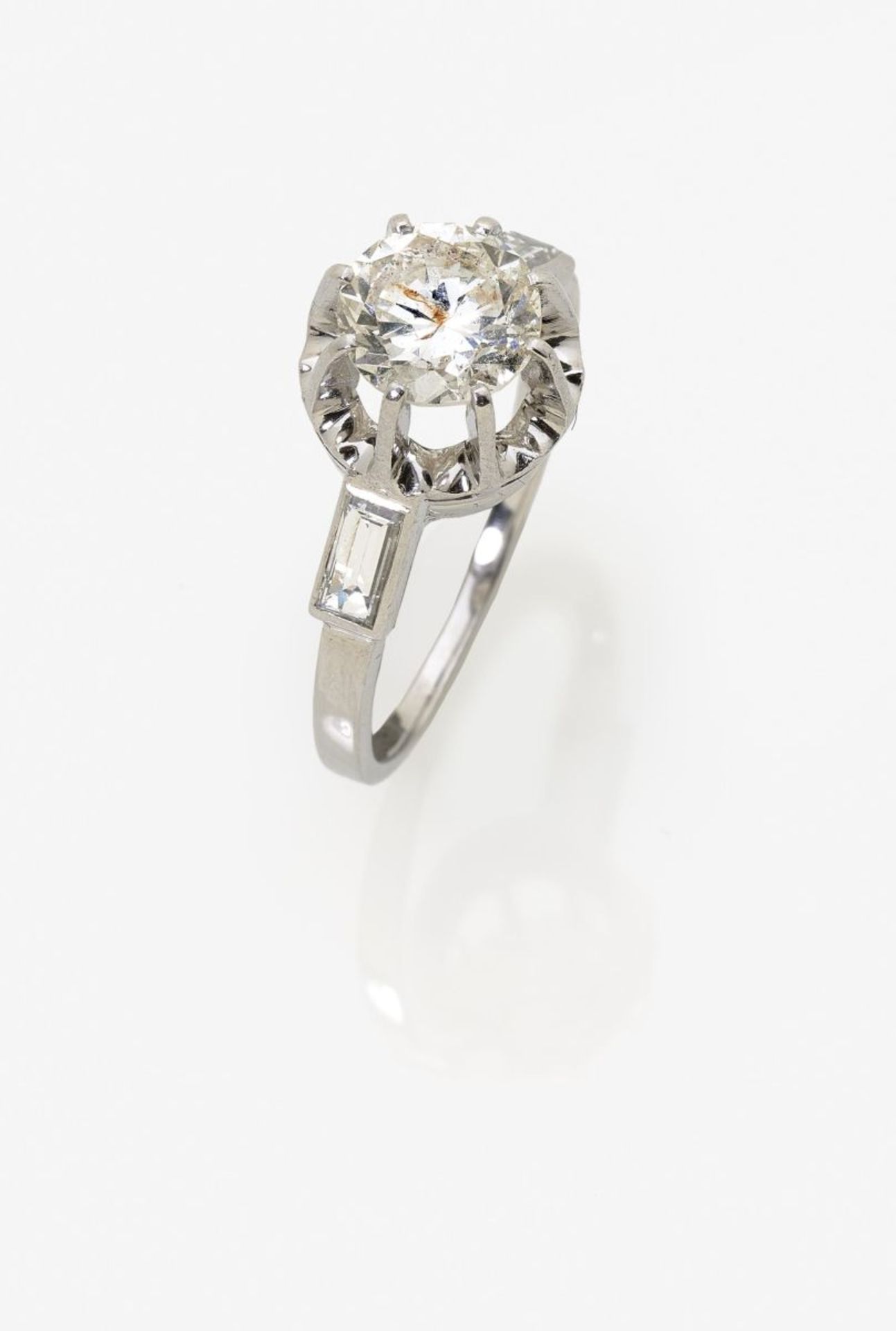 A Diamond Solitaire Ring18K white gold (750/-), tested. 1 brilliant-cut diamond of circa 1.30