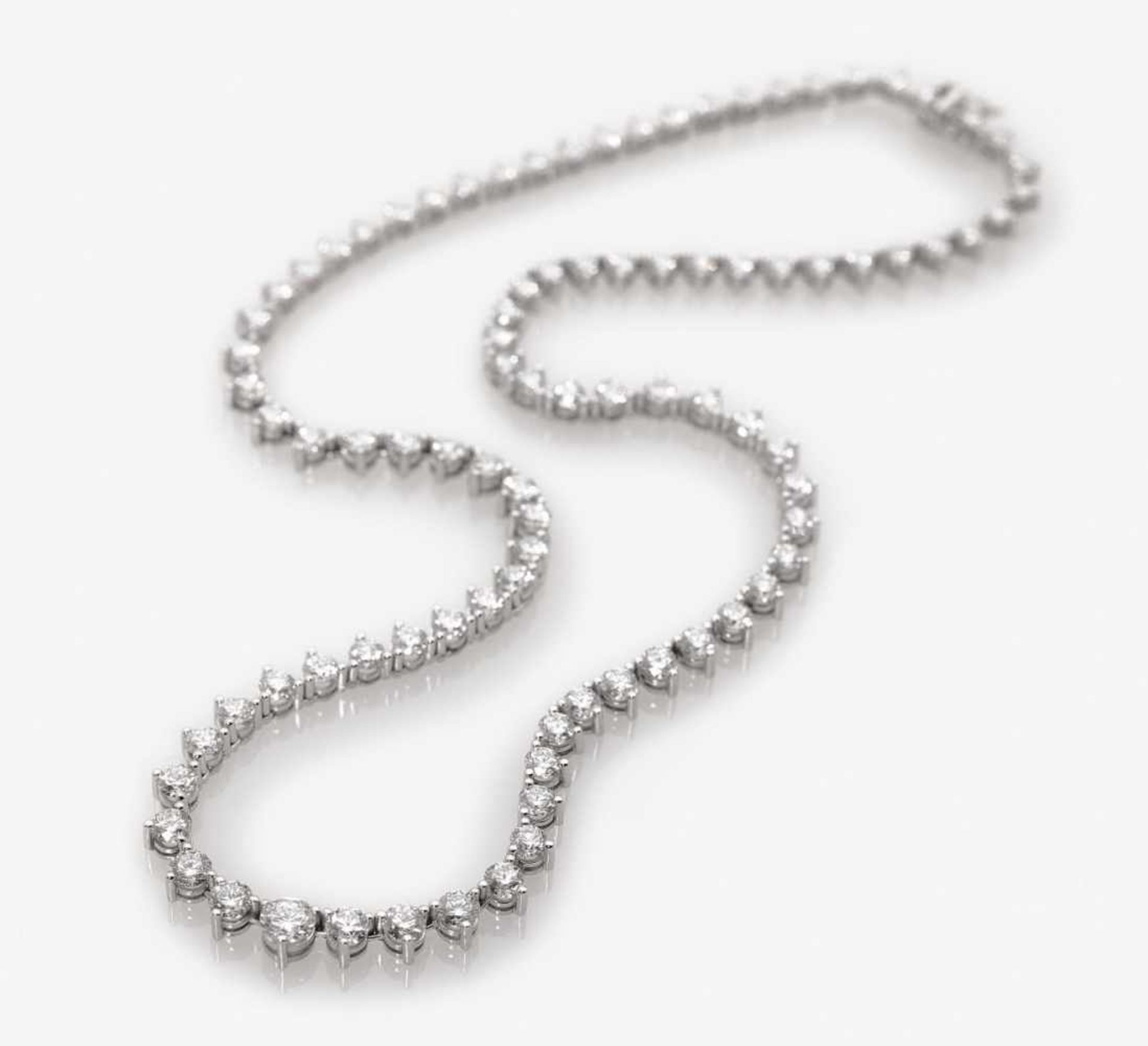 A Diamond Riviere NecklaceGermany, 1990s-2000s 18K white gold (750/-), stamped. 91 brilliant-cut - Bild 5 aus 6