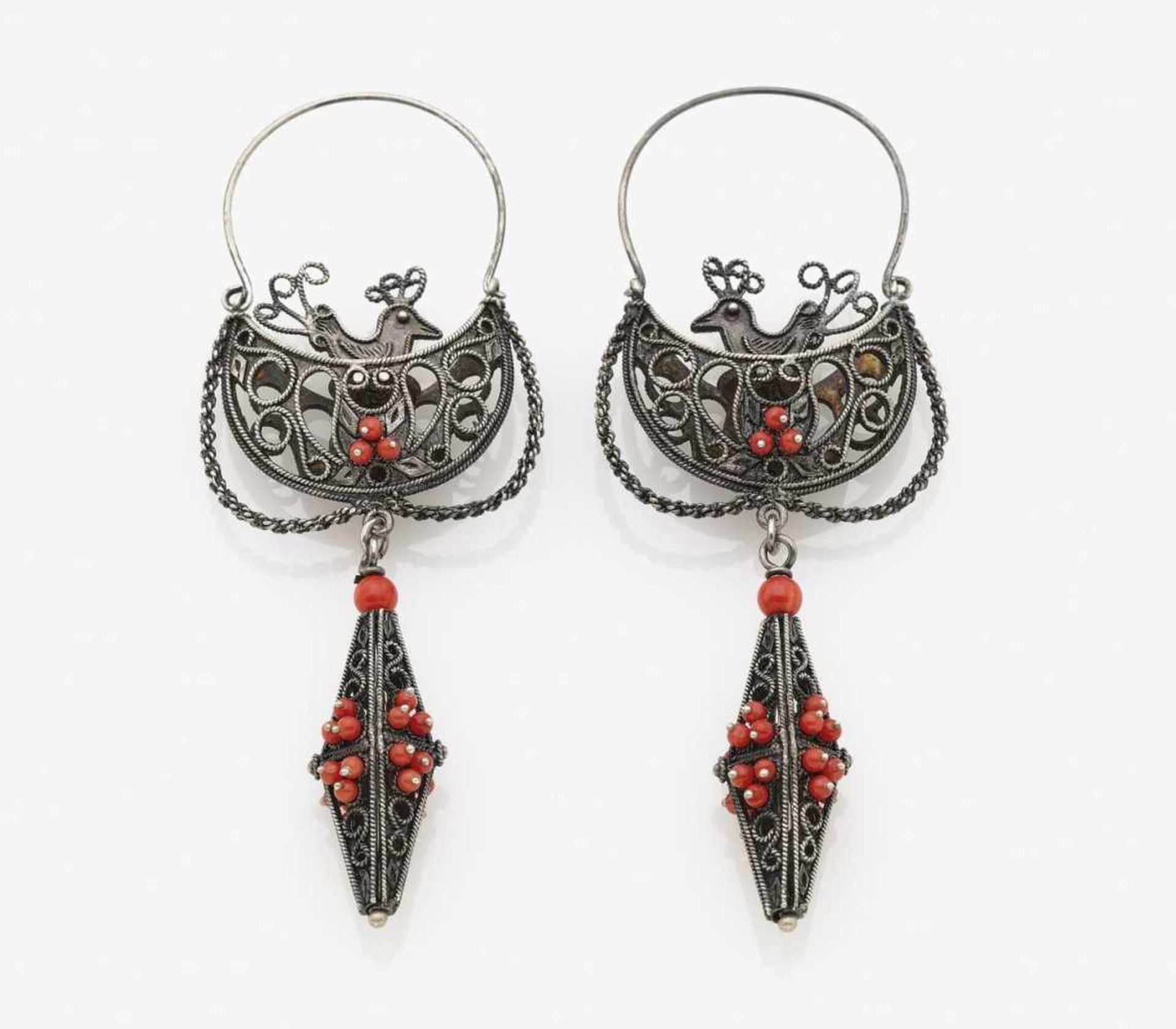 Two Pairs of EarringsTibet, 19th Century Silver and silver filigree, tested. 136 small coral