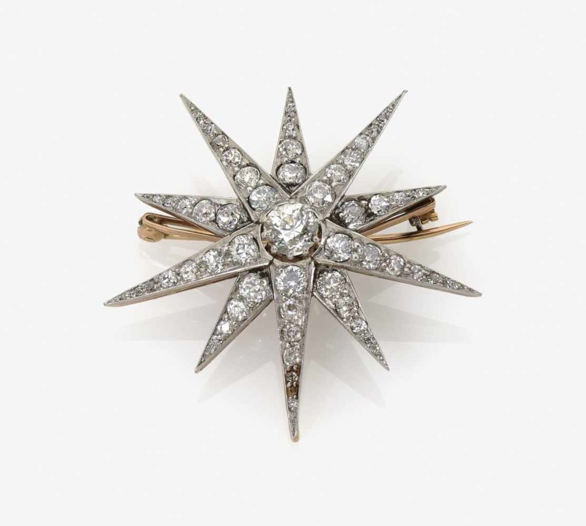 A Diamond Star BroochCirca 1880 14K gold (585/-) and platinum, tested. 1 old-brilliant-cut diamond