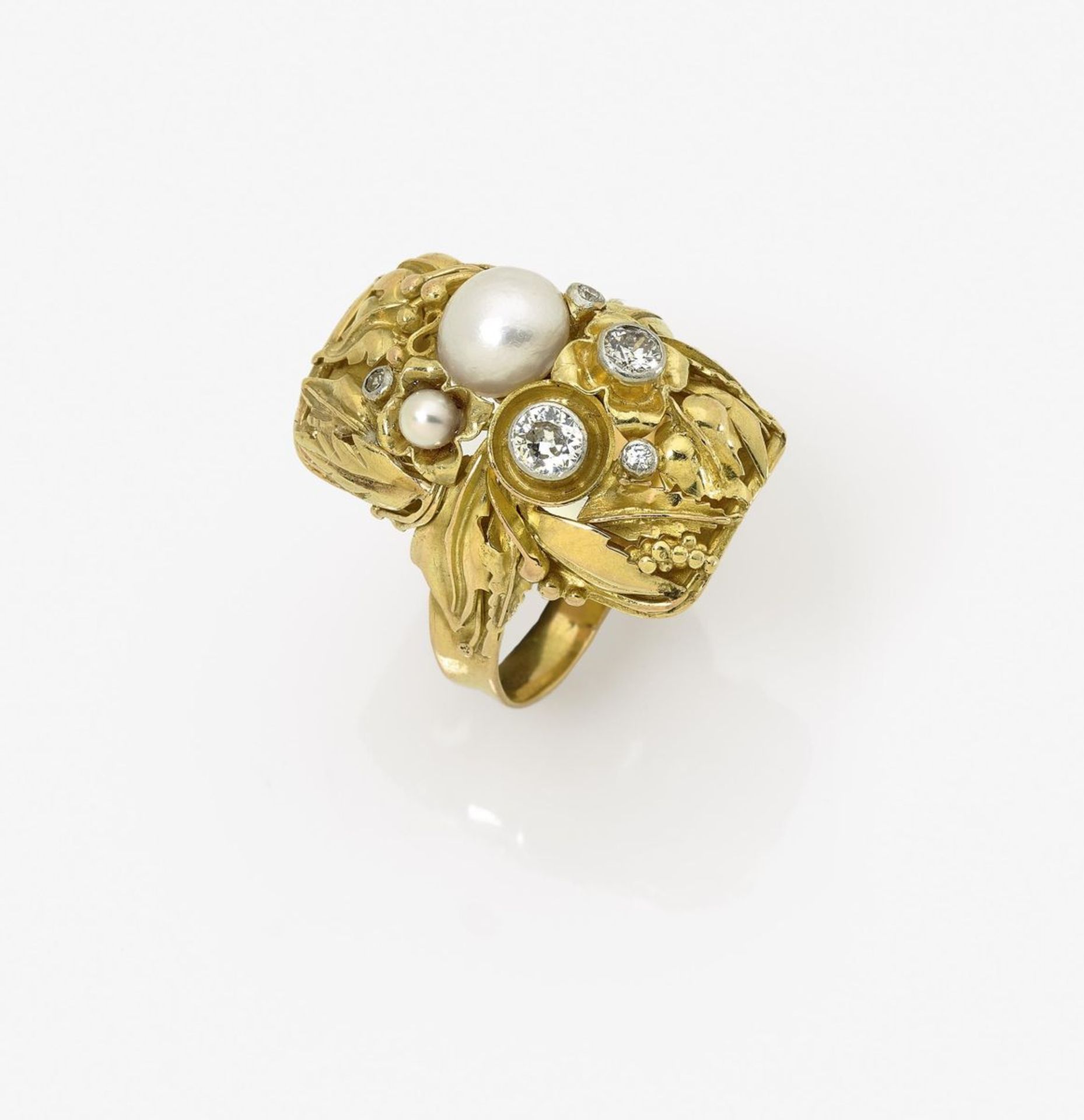 A Diamond and Cultured Pearl RingMunich, 1930s, JOHANN MICHAEL WILM 14K yellow gold (585/-),